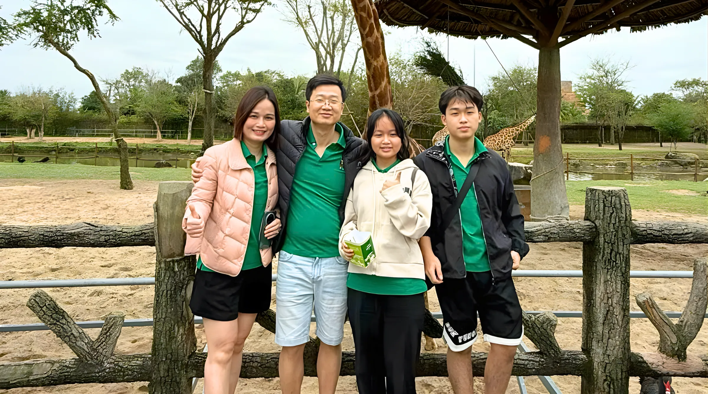 Chia sẻ về gia đình, Trung cho rằng cha là điểm tựa tinh thần quan trọng trong quá trình lựa chọn ngành học và xác định con đường nghề nghiệp tương lai của em