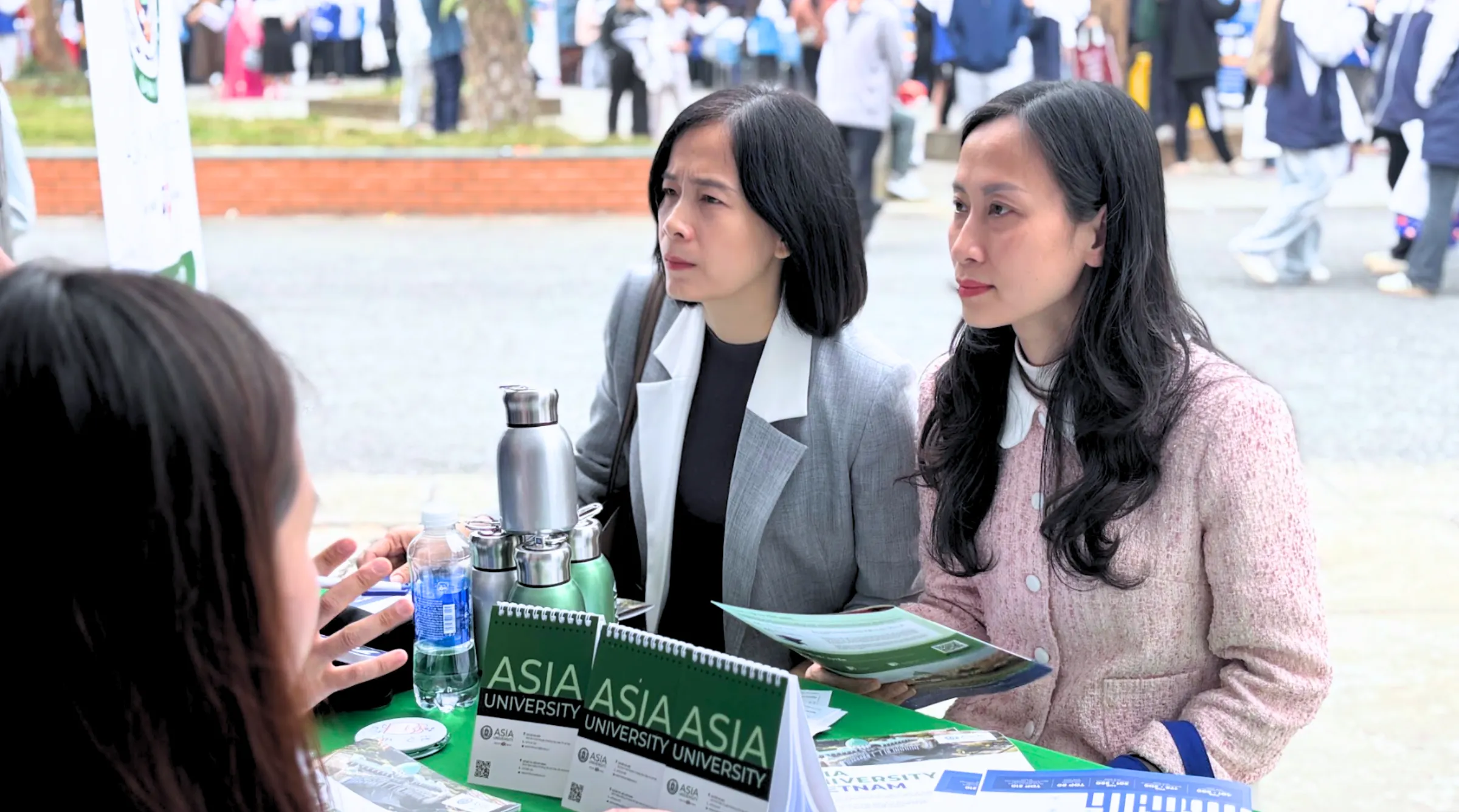 Cùng nhìn lại những khoảnh khắc đẹp của Asia University Vietnam tại ngày hội tư vấn tuyển sinh – hướng nghiệp 2026 ở các tỉnh thành miền Trung