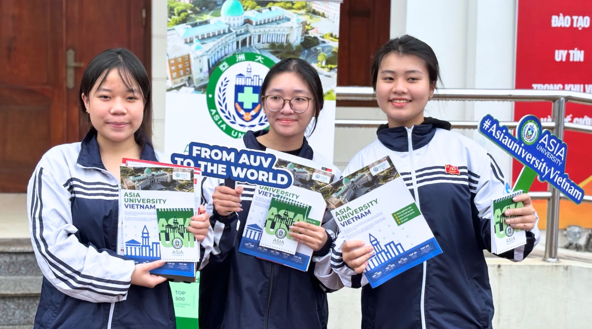 Cùng nhìn lại những khoảnh khắc đẹp của Asia University Vietnam tại ngày hội tư vấn tuyển sinh – hướng nghiệp 2026 ở các tỉnh thành miền Trung
