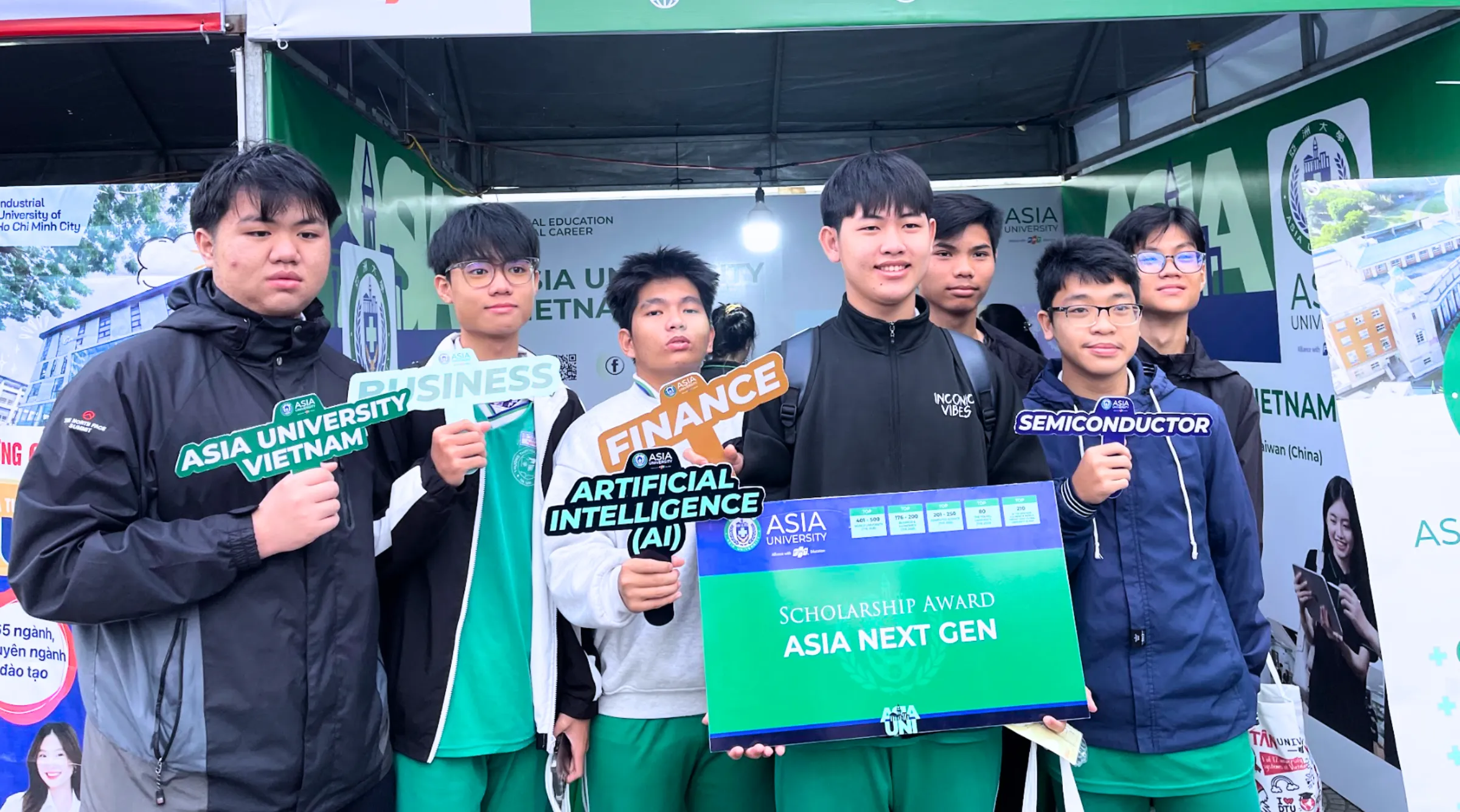 Cùng nhìn lại những khoảnh khắc đẹp của Asia University Vietnam tại ngày hội tư vấn tuyển sinh – hướng nghiệp 2026 ở các tỉnh thành miền Trung