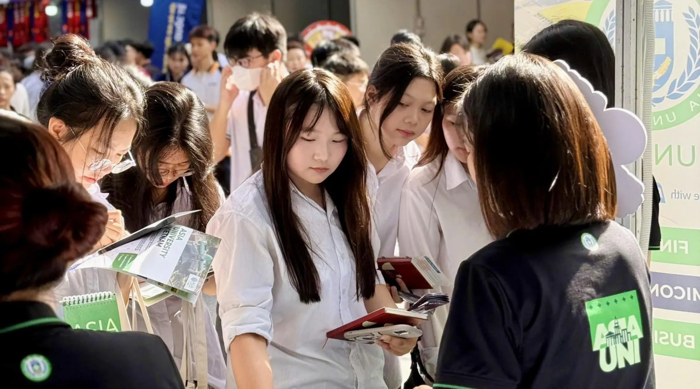 Giao lưu, tư vấn và trải nghiệm định hướng nghề nghiệp cùng Asia University Vietnam tại Đắk Lắk