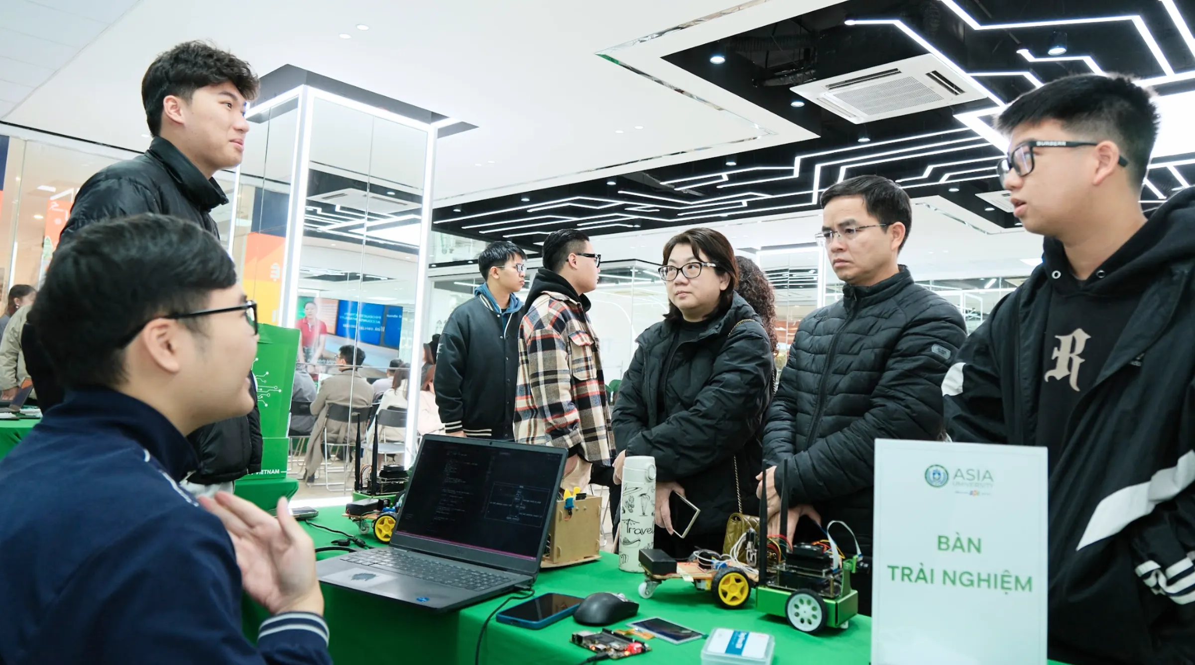 Một ngày làm “sinh viên tương lai” tại Asia University Vietnam Next Gen Day