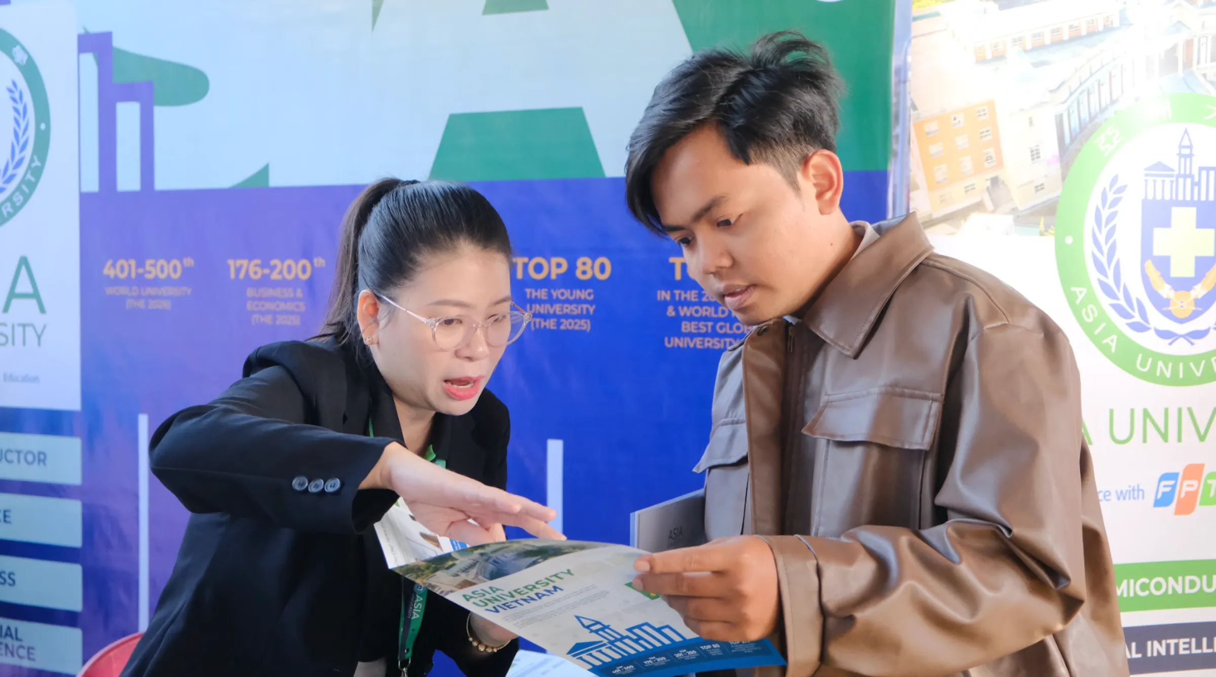 Những khoảnh khắc đẹp tại gian tư vấn Asia University Vietnam ở Đắk Lắk