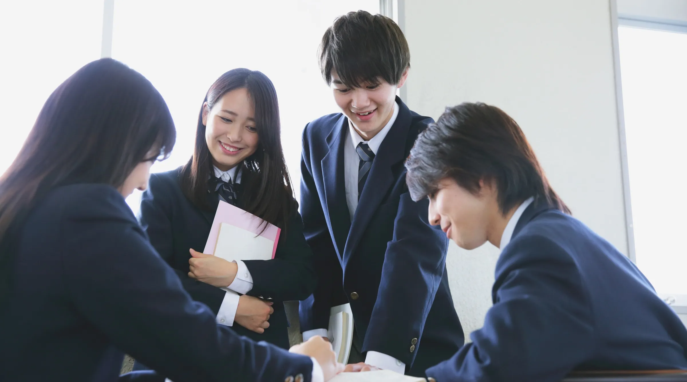 Ph&acirc;n biệt được t&agrave;i ch&iacute;nh kh&aacute;c g&igrave; kinh tế sẽ gi&uacute;p học sinh đưa ra quyết định chọn ng&agrave;nh học ch&iacute;nh x&aacute;c, tr&aacute;nh l&atilde;ng ph&iacute; thời gian