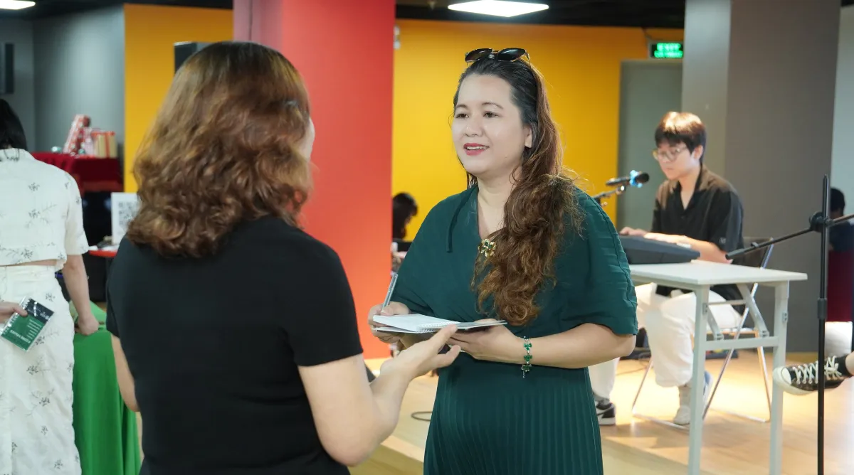 Đại diện Asia University Vietnam trao đổi cùng phụ huynh sinh viên tại Parent Meeting