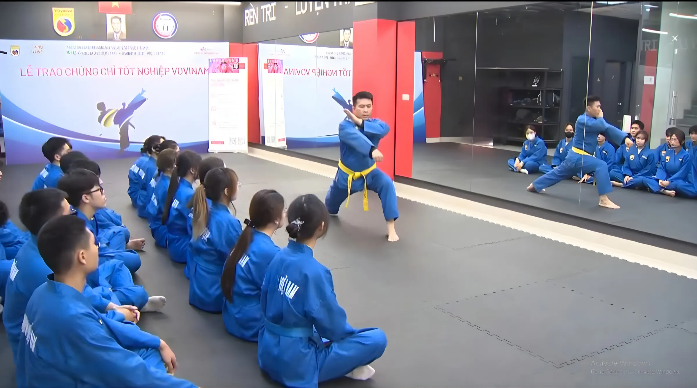 Sinh viên Asia University Vietnam tham gia giờ học Vovinam trong chương trình giáo dục thể chất, rèn luyện thể lực và tác phong học đường
