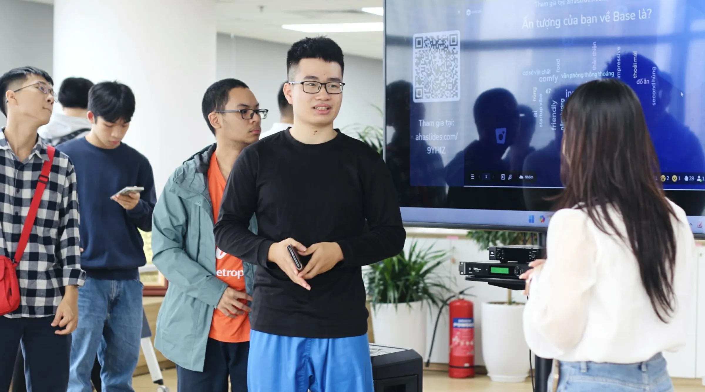 Sinh viên Asia University Vietnam tham gia hoạt động trải nghiệm và tìm hiểu môi trường làm việc tại doanh nghiệp công nghệ Base.vn trong khuôn khổ chương trình kết nối doanh nghiệp