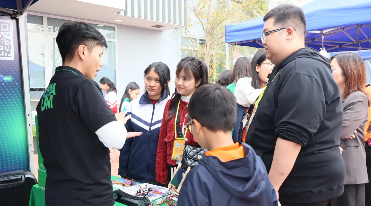 Sinh viên Asia University Vietnam phổ biến về chương trình