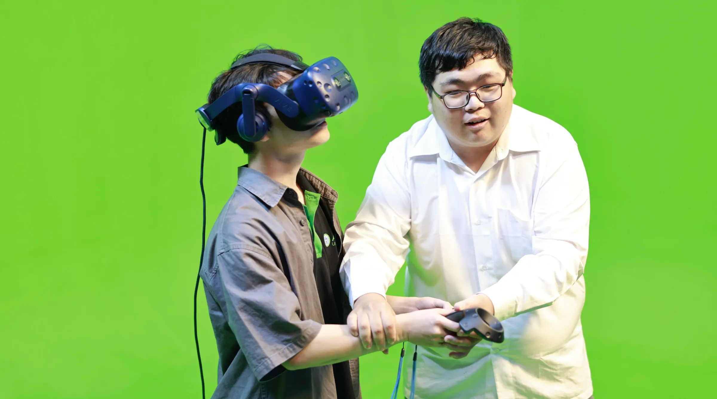 Sinh vi&ecirc;n theo học ng&agrave;nh Tr&iacute; tuệ nh&acirc;n tạo tại Asia University Vietnam được tham quan v&agrave; trải nghiệm thực tế tại c&aacute;c khu vực m&ocirc; phỏng ứng dụng AI v&agrave; Robot th&ocirc;ng minh