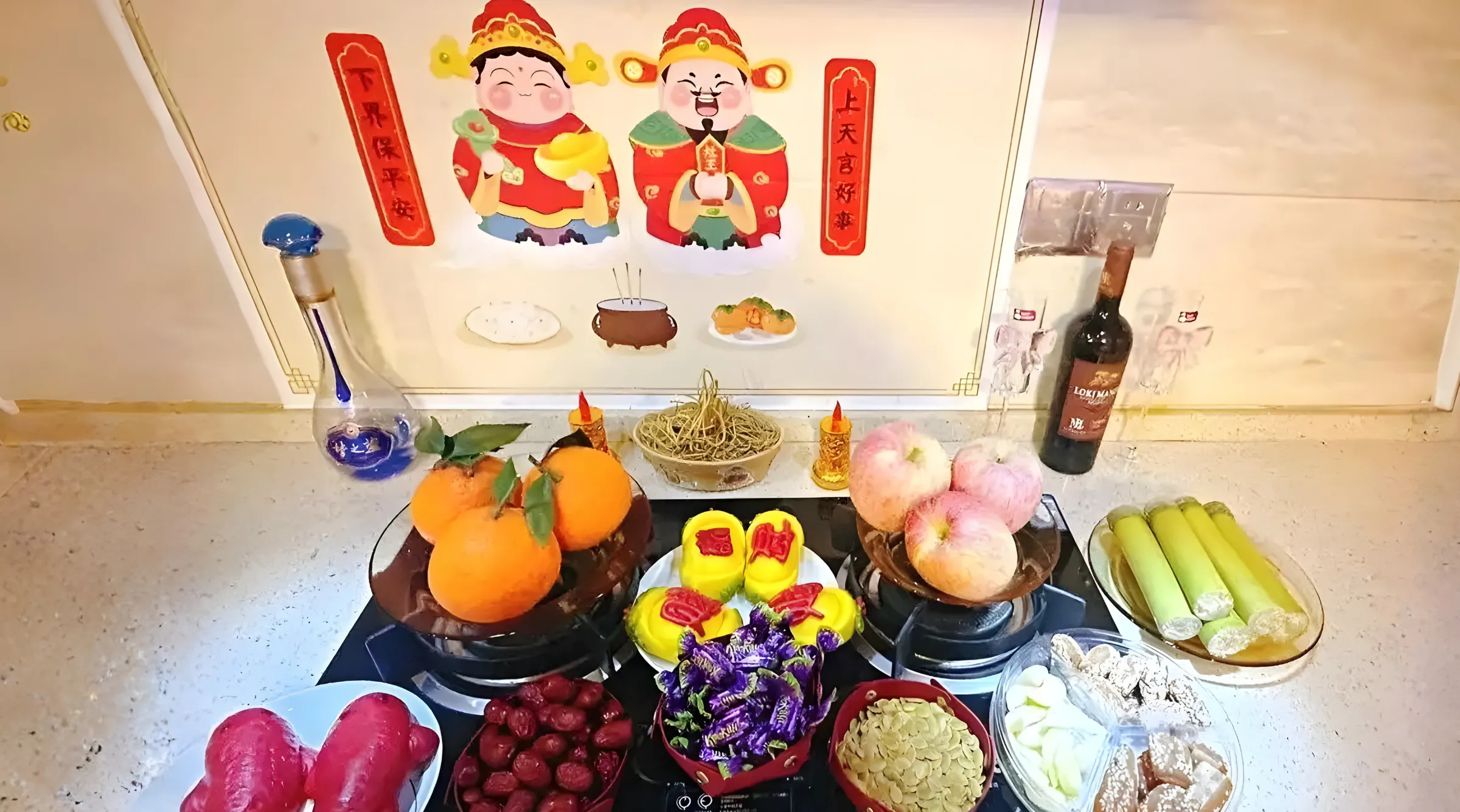 Gia đình Đài Loan chuẩn bị lễ vật tiễn Táo quân và dọn dẹp nhà cửa trước Tết, đánh dấu nghi thức chuẩn bị chào đón mùa xuân mới