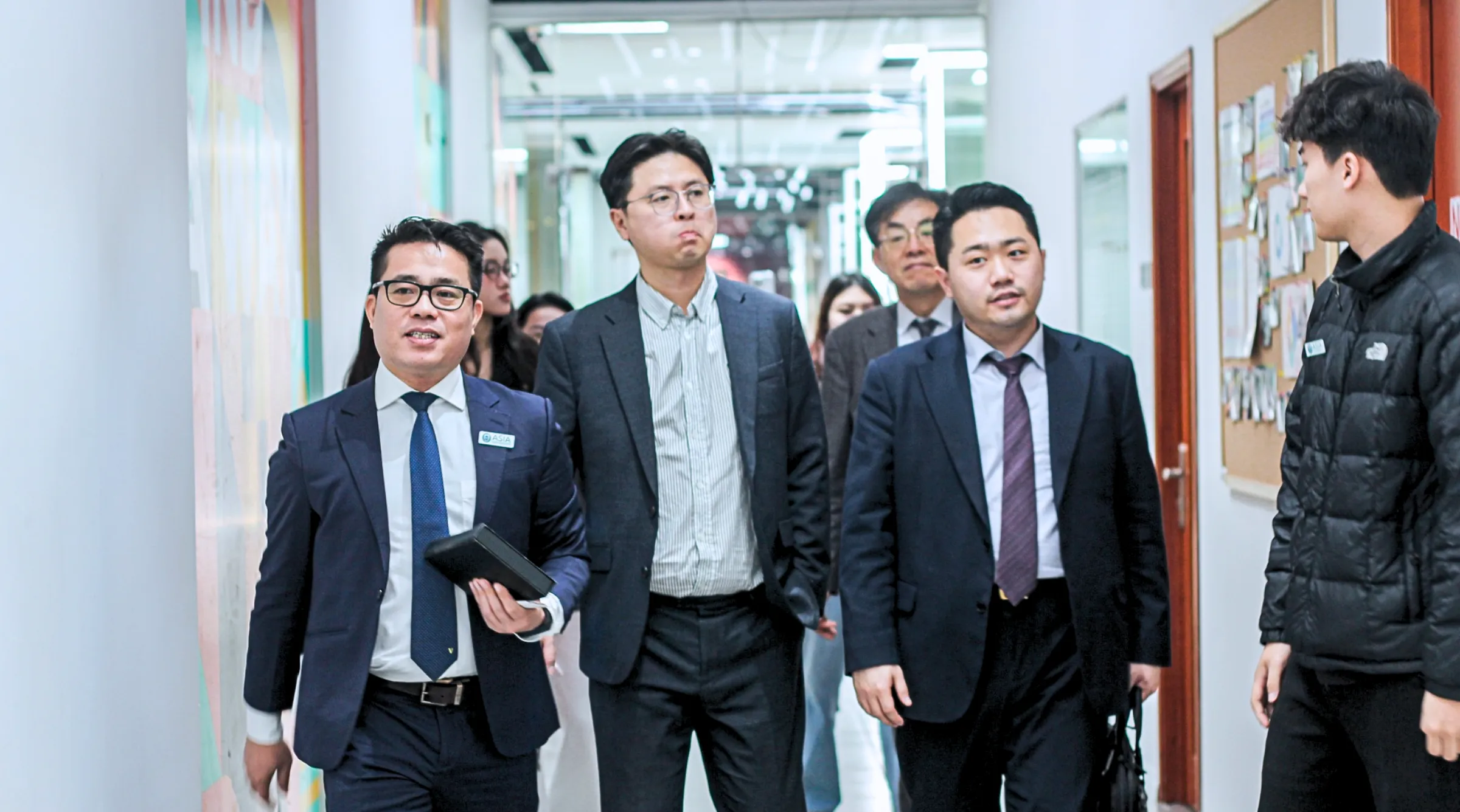 TS. Lê Anh Ngọc - Trưởng khoa, Khoa Công nghệ thông tin thông minh tiếp đón đoàn đại diện doanh nghiệp và chuyên gia công nghệ lượng tử & AI