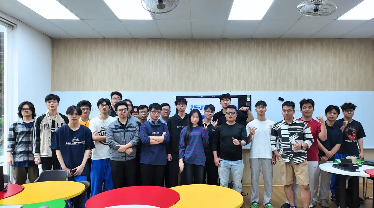 Hoạt động trình bày và trao đổi ý tưởng được duy trì thường xuyên, tạo điều kiện để sinh viên Asia University Vietnam nâng cao chuyên môn và phát triển đề tài nghiên cứu