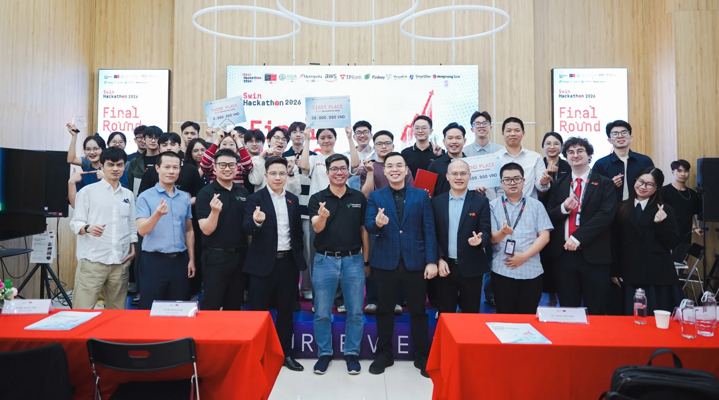 Chung kết "Swin Hackathon 2026": 19 đội thi tranh tài, 5 đội xuất sắc được vinh danh