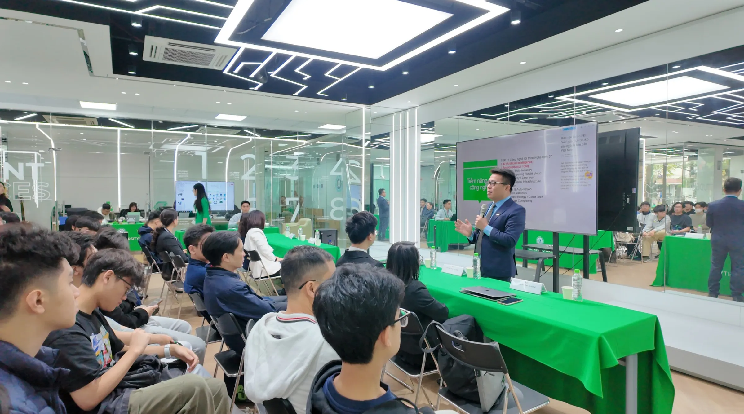 Khoảnh khắc ấn tượng tại sự kiện Asia University Vietnam Next Gen Day