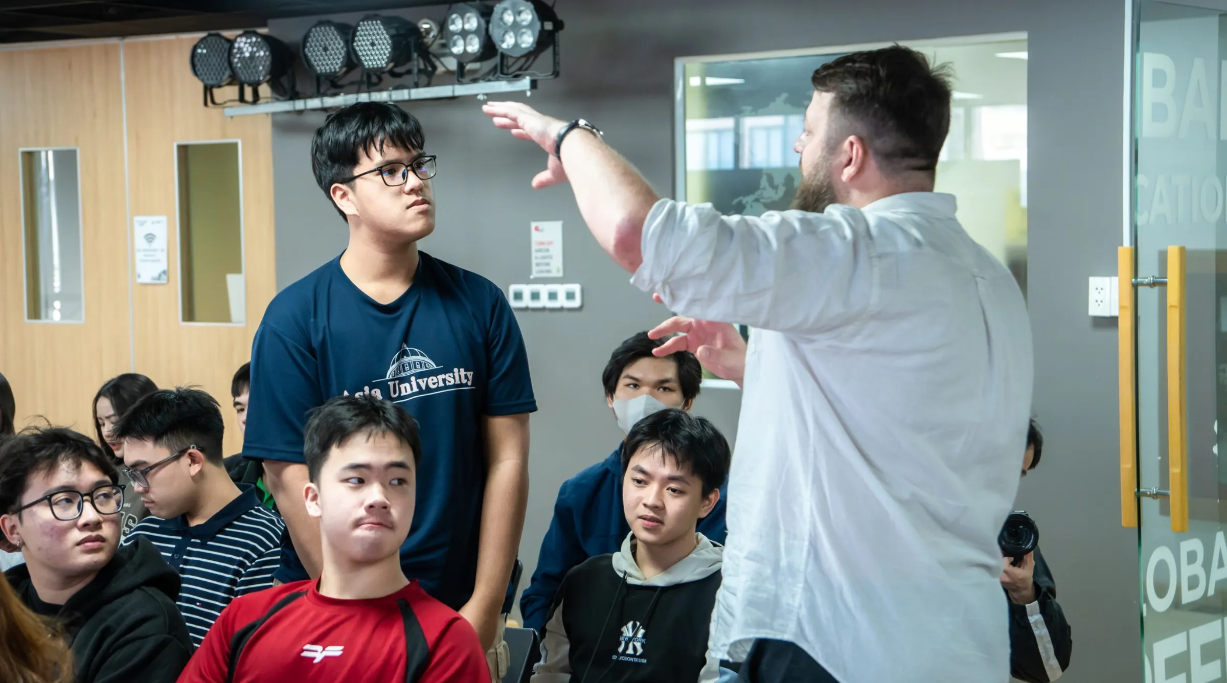 Môi trường học tập đạt chuẩn quốc tế tại Asia University Vietnam cùng sự kết nối chặt chẽ với các doanh nghiệp công nghệ hàng đầu mở ra lộ trình nghề nghiệp toàn cầu