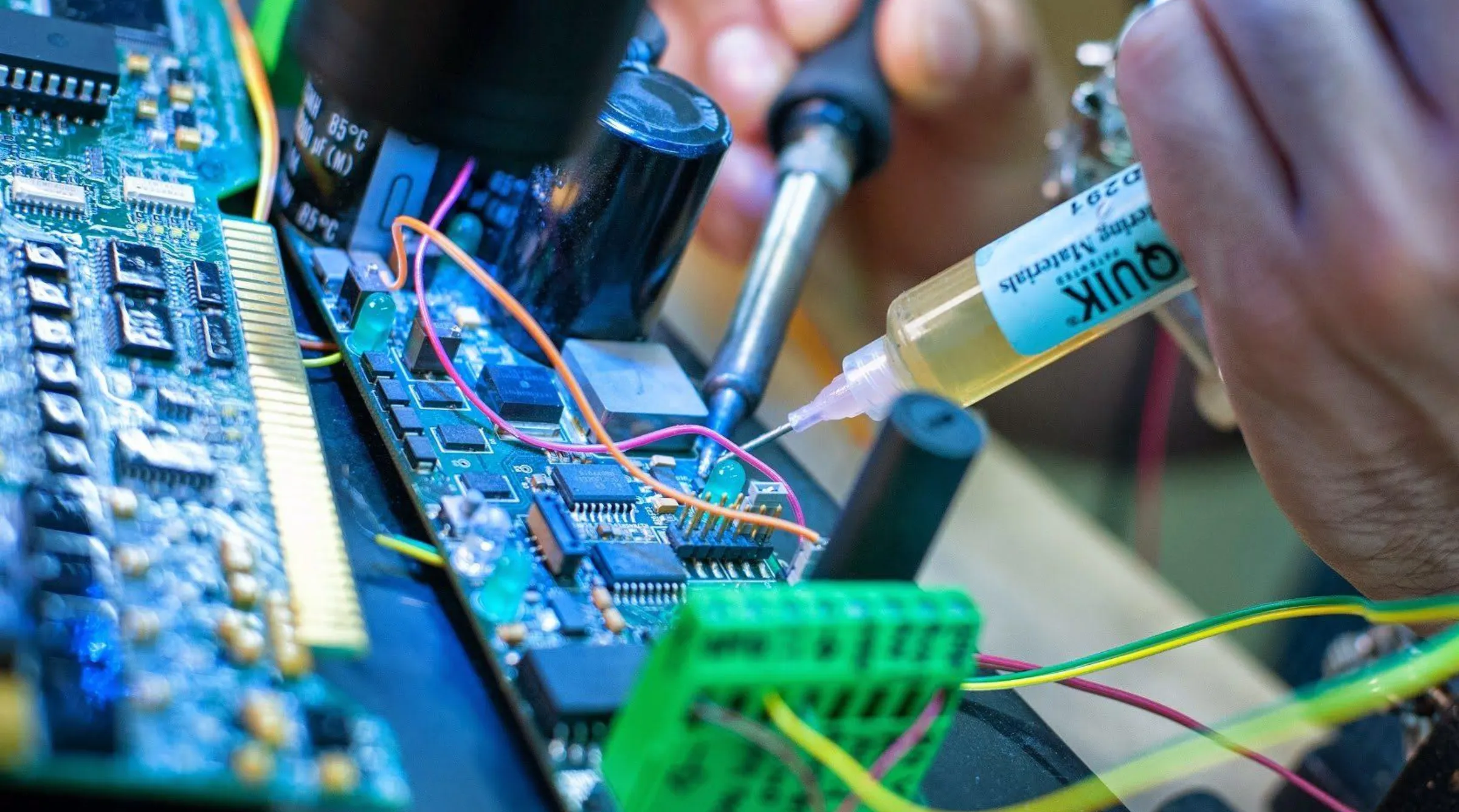 Ng&agrave;nh C&ocirc;ng nghệ b&aacute;n dẫn được đ&aacute;nh gi&aacute; cao nhờ thu nhập đột ph&aacute; v&agrave; lộ tr&igrave;nh thăng tiến r&otilde; r&agrave;ng