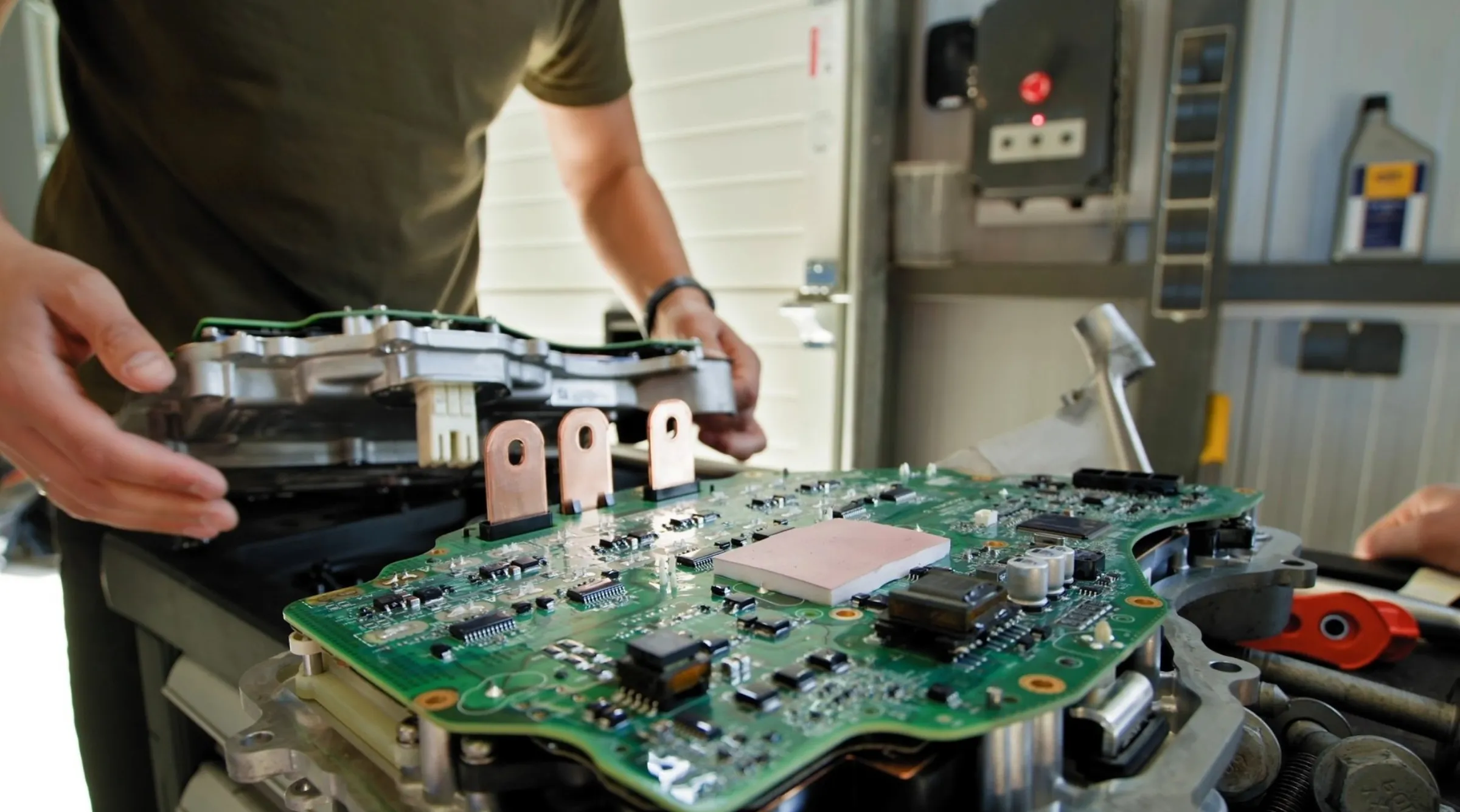 Nhiều cựu sinh viên Asia University hiện làm việc trong lĩnh vực thiết kế và phát triển công nghệ bán dẫn