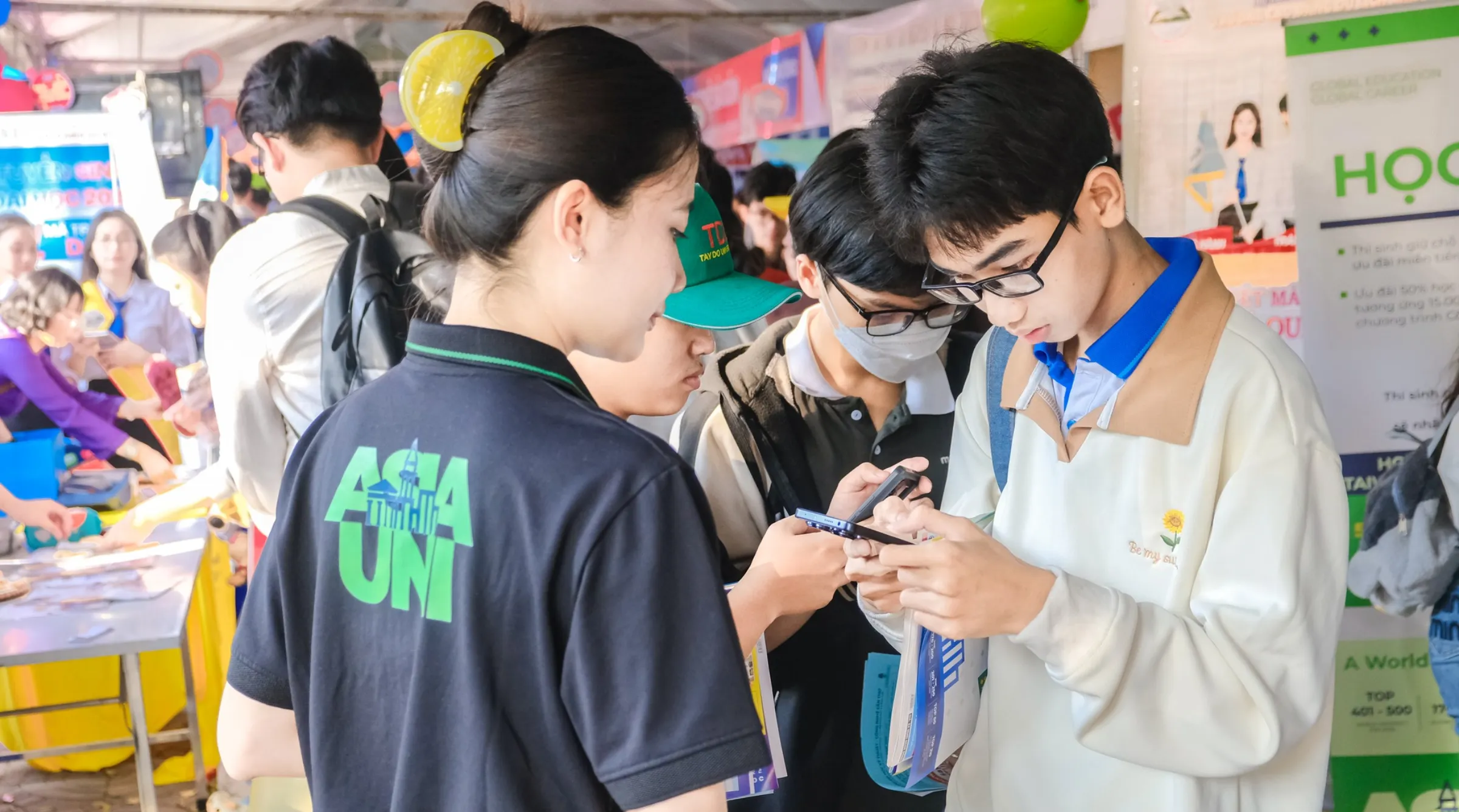 những hình ảnh tại Ngày hội tư vấn tuyển sinh – hướng nghiệp 2026 tại Hải Phòng và Cần Thơ