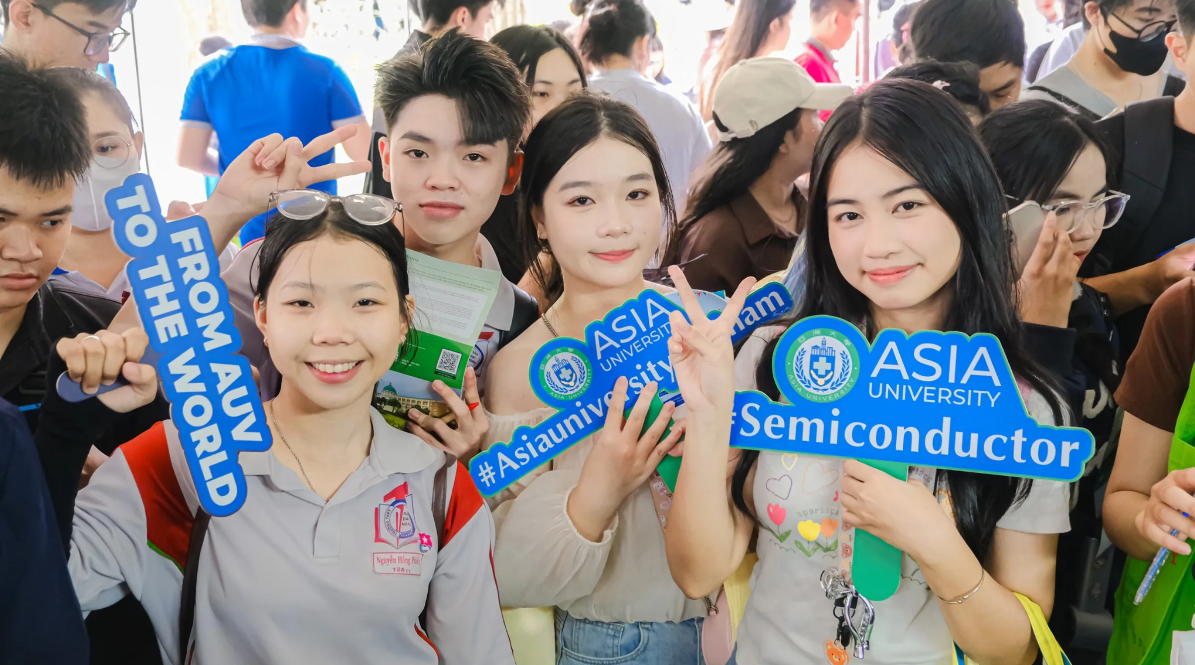 những hình ảnh tại Ngày hội tư vấn tuyển sinh – hướng nghiệp 2026 tại Hải Phòng và Cần Thơ