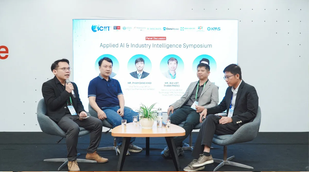 Tại phiên thảo luận trong khuôn khổ Swin-AIIS 2026, các diễn giả đã cùng chia sẻ kinh nghiệm thực tế trong việc triển khai AI, phân tích dữ liệu và xây dựng các hệ thống thông minh trong doanh nghiệp