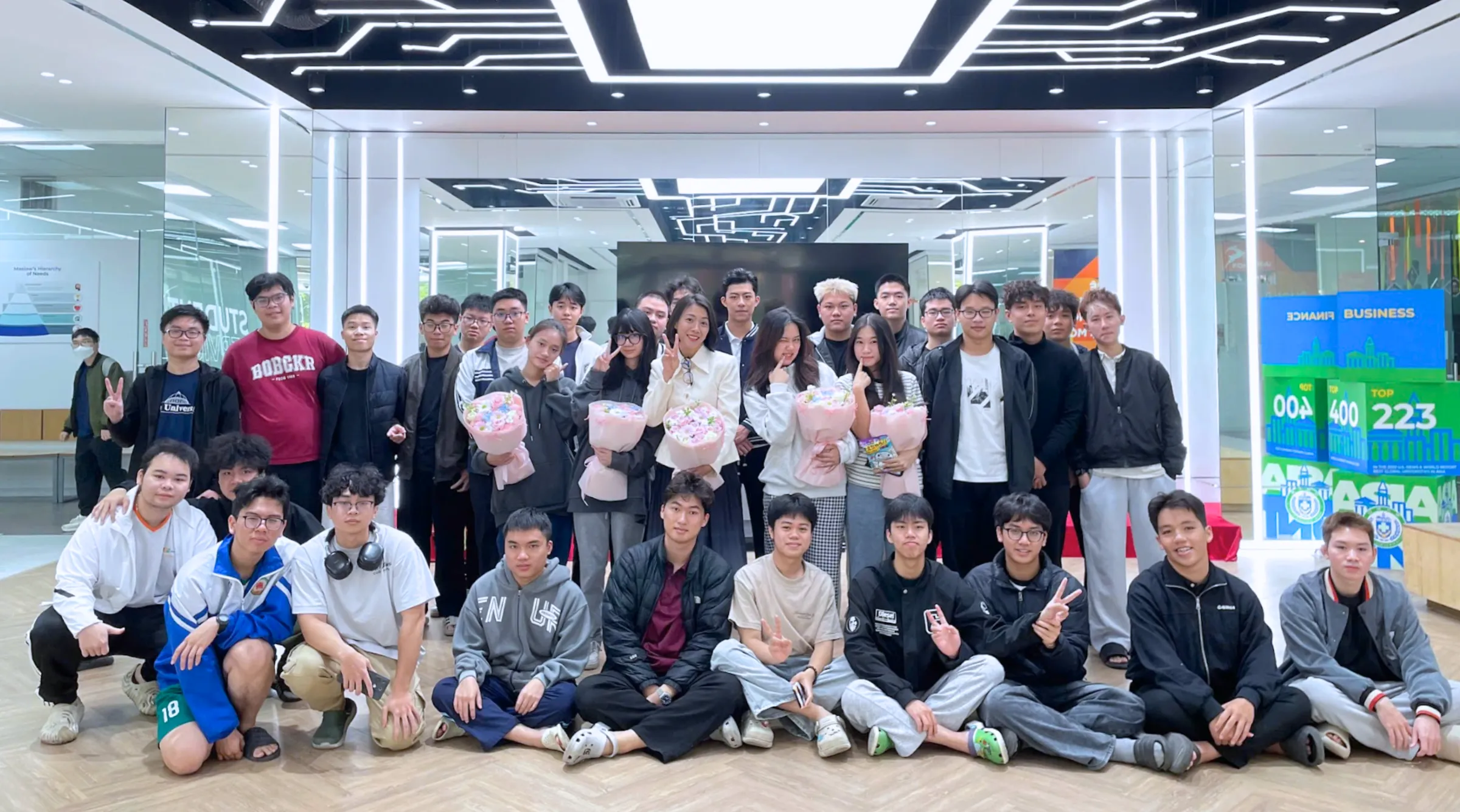 Rộn ràng không khí ngày Quốc tế Phụ nữ 8/3 tại Asia University Vietnam