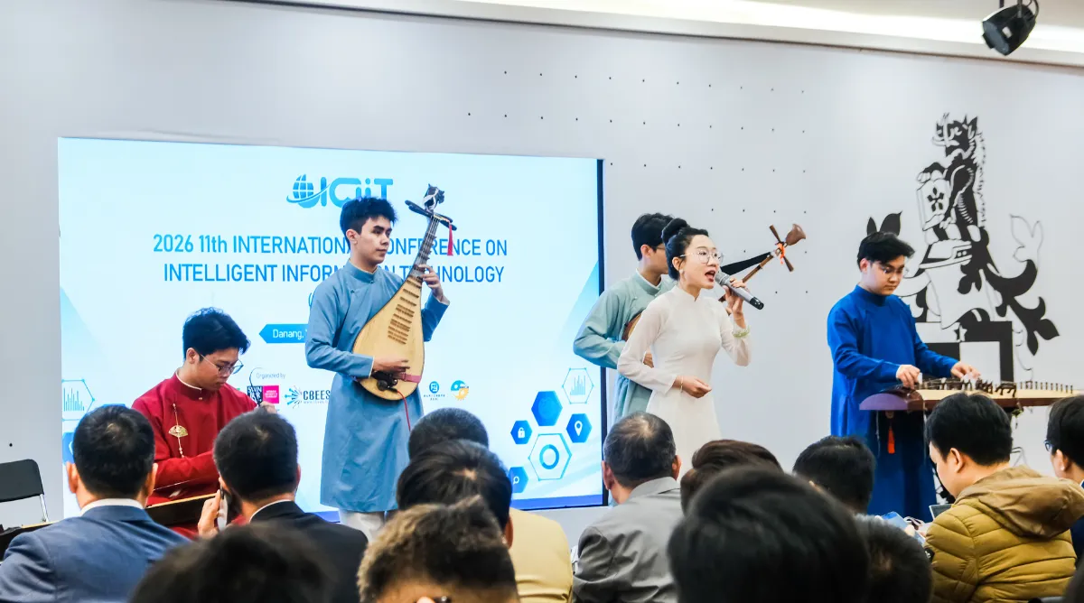 Swin-AIIS 2026 mở đầu bằng phần trình diễn “Hello Vietnam” do các sinh viên biểu diễn