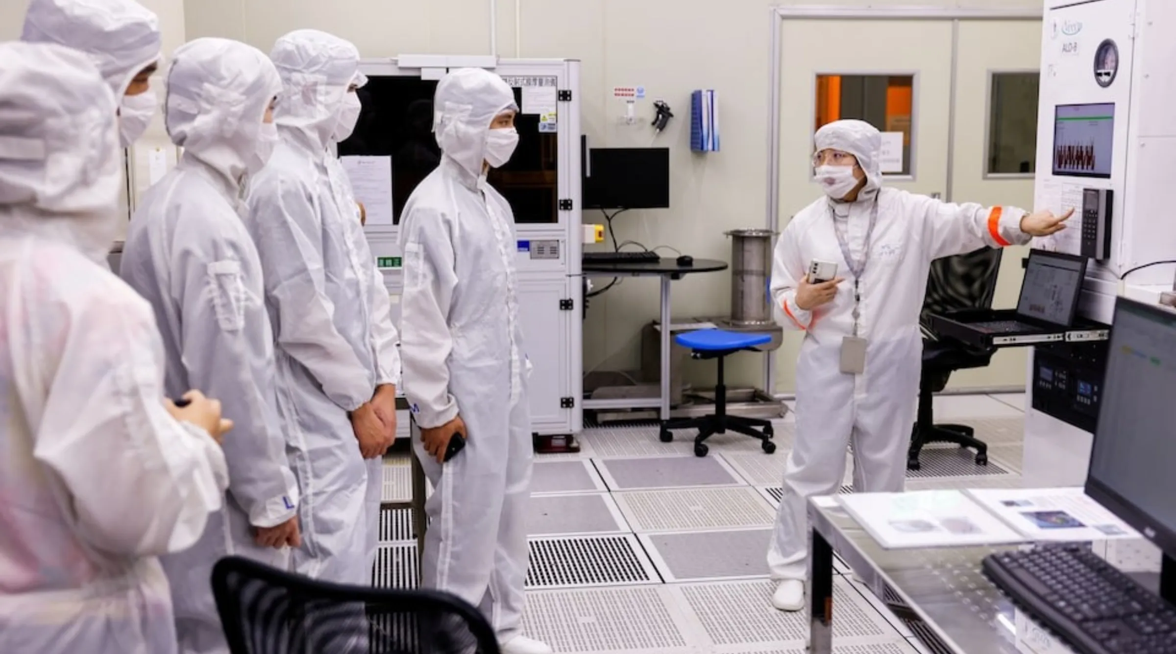 Thế hệ kỹ sư trẻ Việt Nam được đ&agrave;o tạo b&agrave;i bản nhằm hiện thực h&oacute;a mục ti&ecirc;u 50.000 nh&acirc;n lực chất lượng cao cho ng&agrave;nh c&ocirc;ng nghệ b&aacute;n dẫn