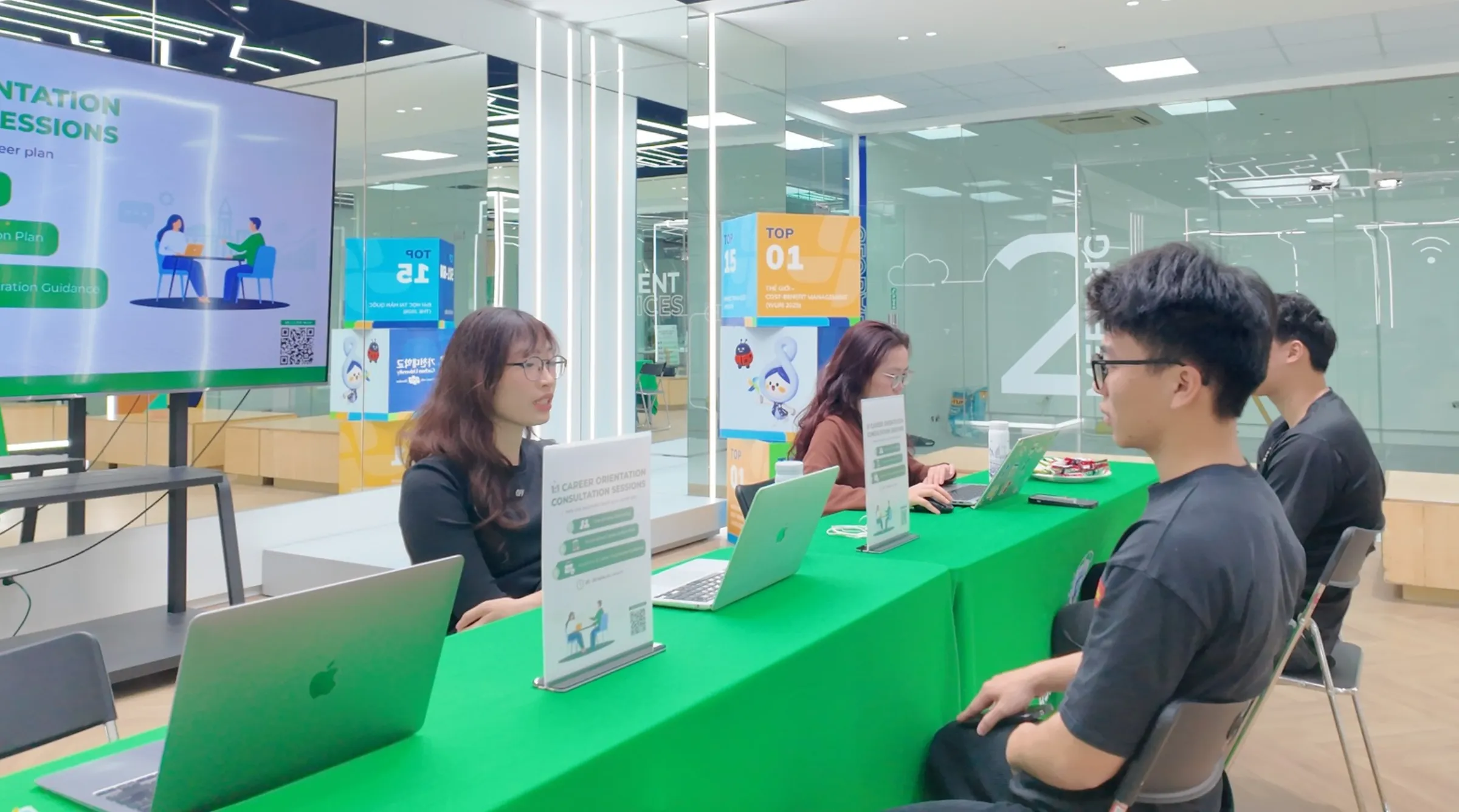 Academic & Career Pathway Consultation Booth: Không gian để sinh viên hiểu mình, hiểu nghề