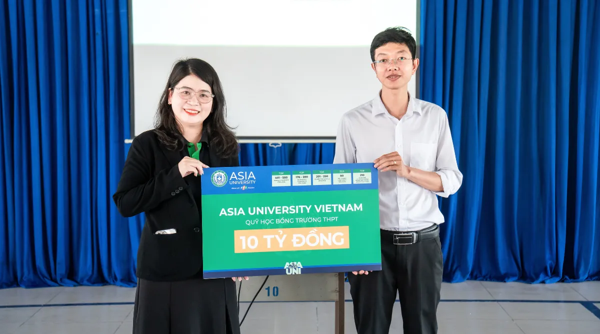 Asia Vietnam trao học bổng cho Trường THCS, THPT Quang Trung Nguyễn Huệ