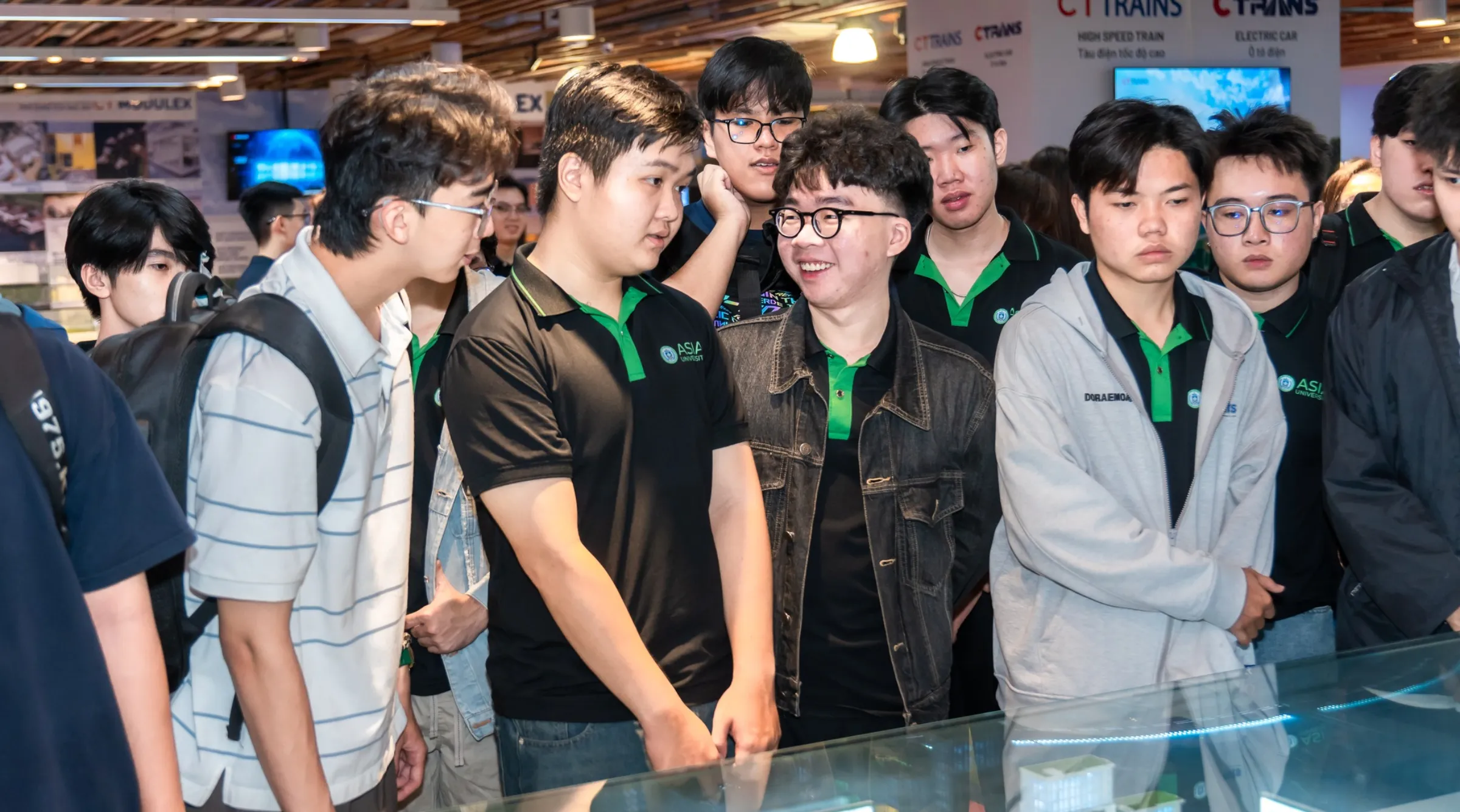 Học sinh t&igrave;m hiểu lập tr&igrave;nh ứng dụng AI trong bối cảnh c&ocirc;ng nghệ ph&aacute;t triển nhanh ch&oacute;ng