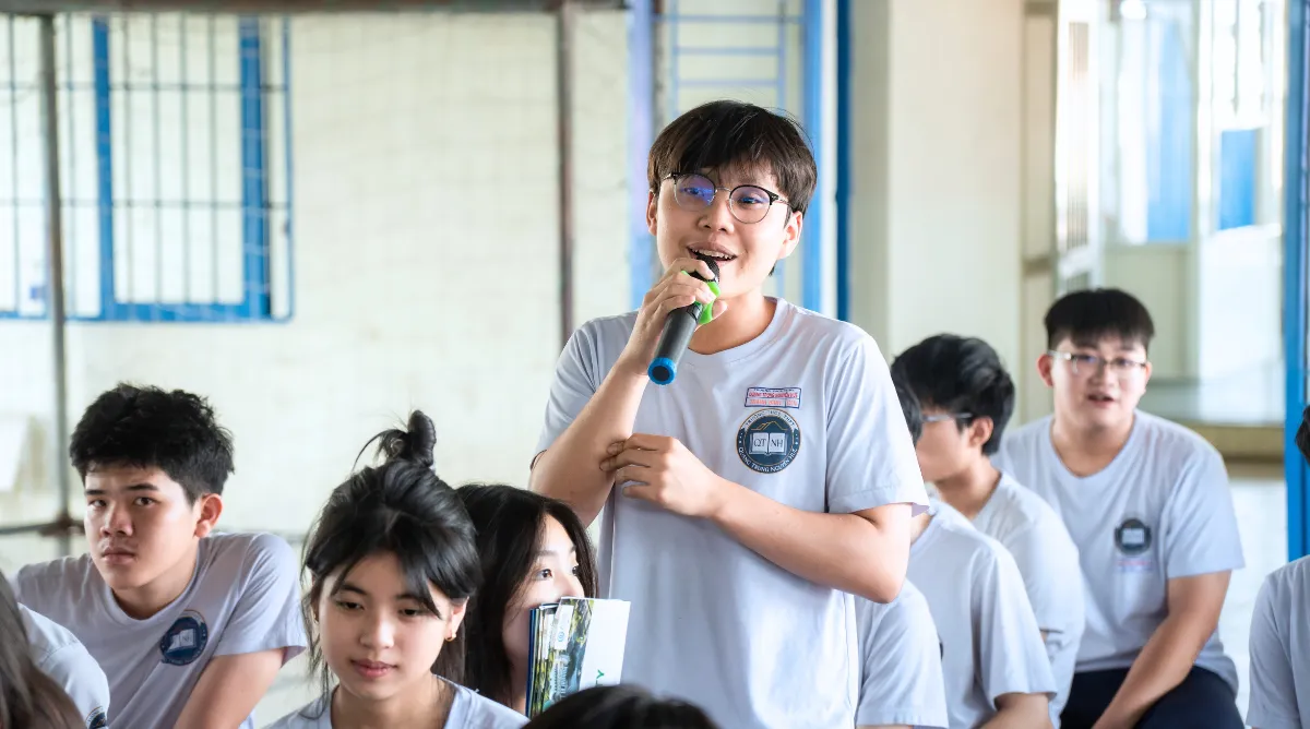 C&aacute;c bạn học sinh chăm ch&uacute; lắng nghe v&agrave; t&iacute;ch cực đặt c&acirc;u hỏi cho đại diện Asia Vietnam, thể hiện sự chủ động t&igrave;m hiểu về AI v&agrave; định hướng nghề nghiệp.&nbsp;