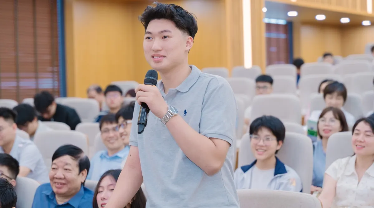 Sinh viên Trần Công Minh: Công nghệ bán dẫn dành cho những người sẵn sàng học hỏi và được đặt trong môi trường đào tạo phù hợp.