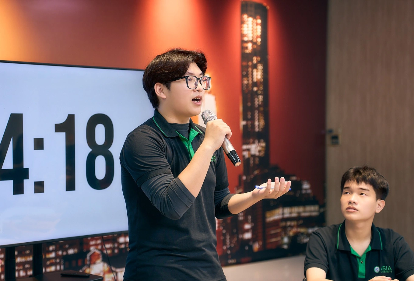 Môi trường học tập đa văn hóa giúp sinh viên Asia Vietnam hình thành năng lực làm việc và ra quyết định theo chuẩn quốc tế