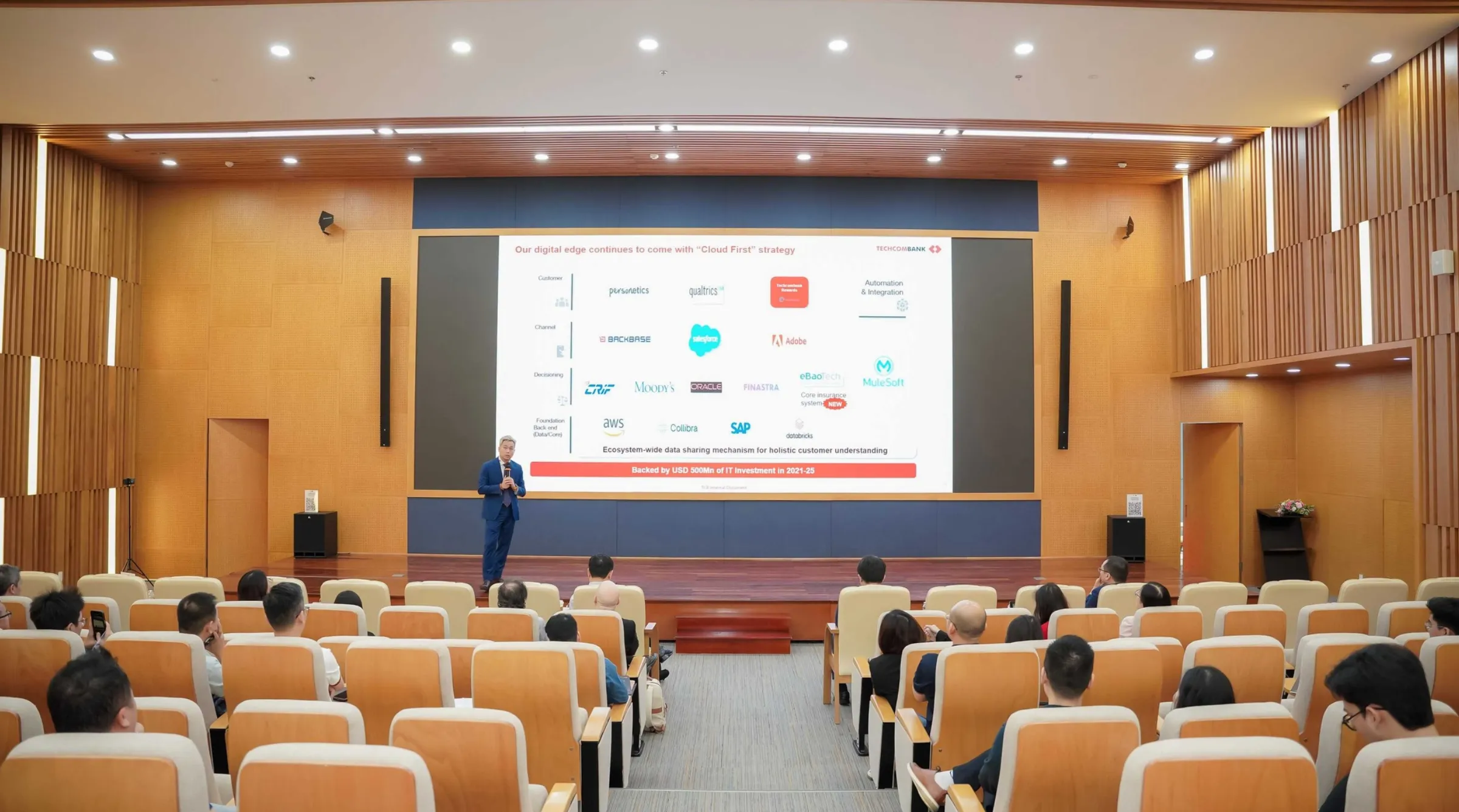 Người tham dự diễn đàn công nghệ trong khuôn khổ SCI-2026 sẽ được tìm hiểu cách ứng dụng AI, chip thông minh và bảo mật hệ thống vào sản xuất và vận hành doanh nghiệp