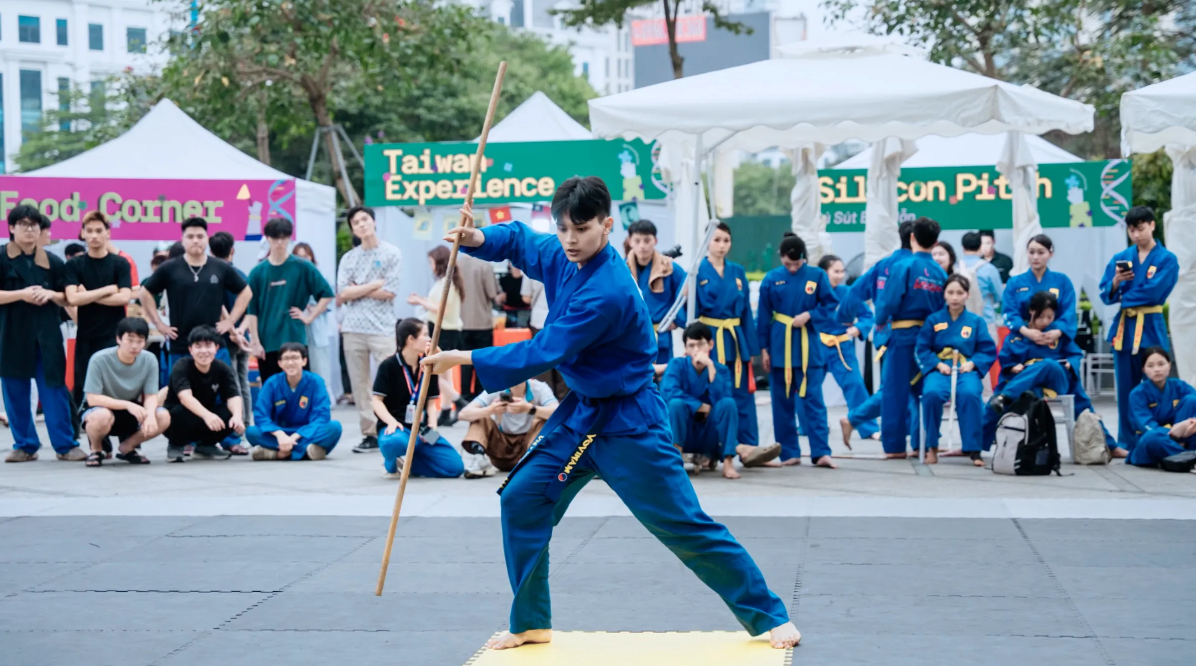Phần thi Vovinam tại “swinchellasia 2026” thu hút đông đảo sinh viên theo dõi và cổ vũ tại khu vực thi đấu