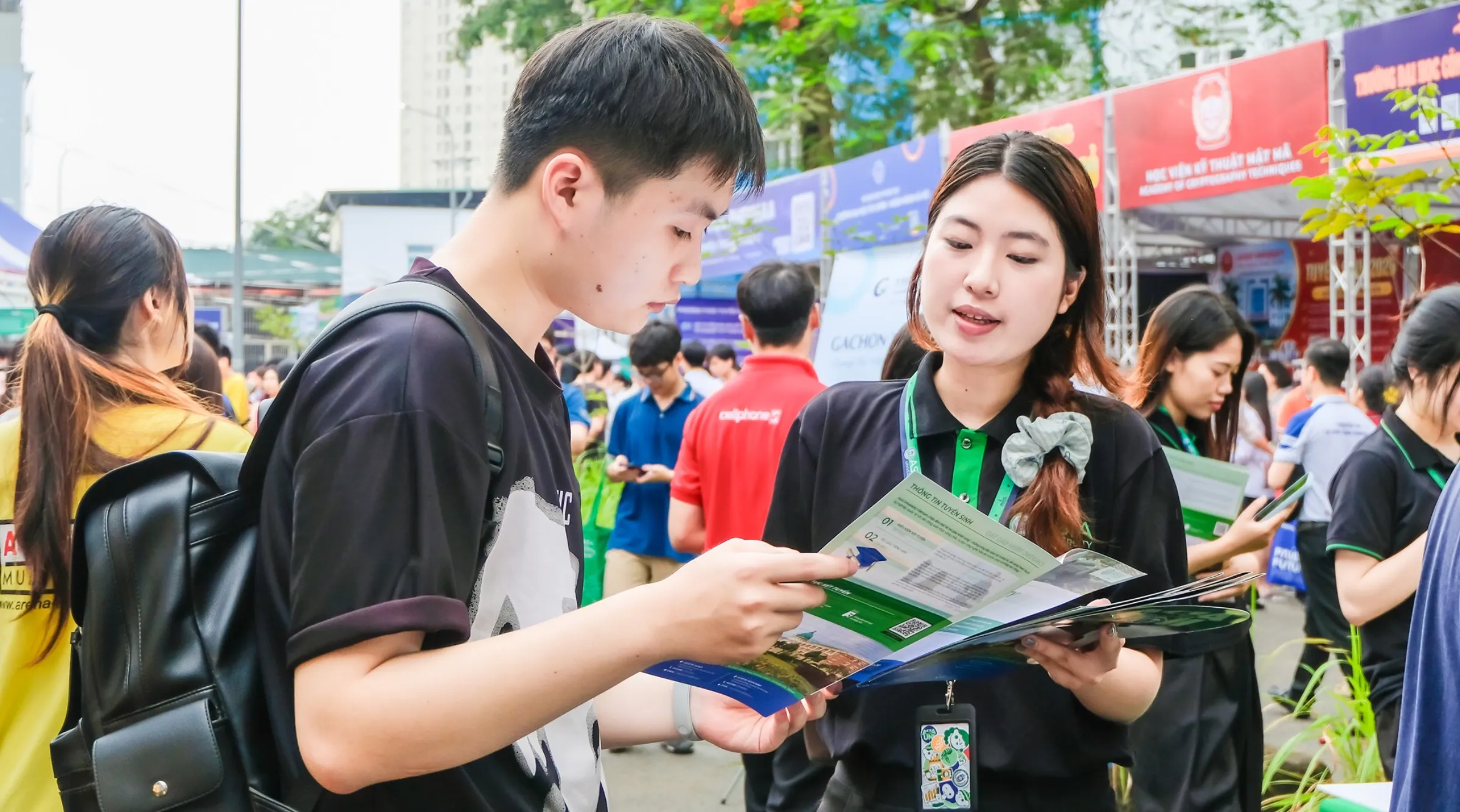 Asia Vietnam đồng h&agrave;nh c&ugrave;ng học sinh trước kỳ thi lớn tại Ng&agrave;y hội tuyển sinh khối Khoa học v&agrave; C&ocirc;ng nghệ 2026