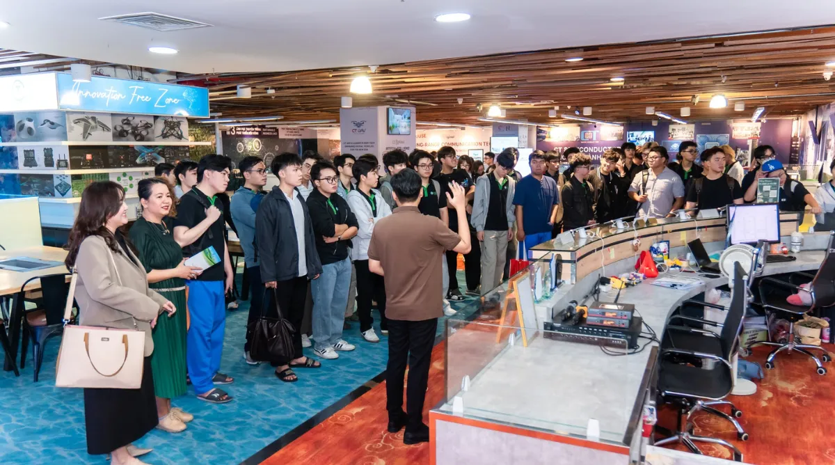 Sinh viên Asia Vietnam tham gia các dự án thực tế, tiếp cận bài toán doanh nghiệp trong quá trình học tập