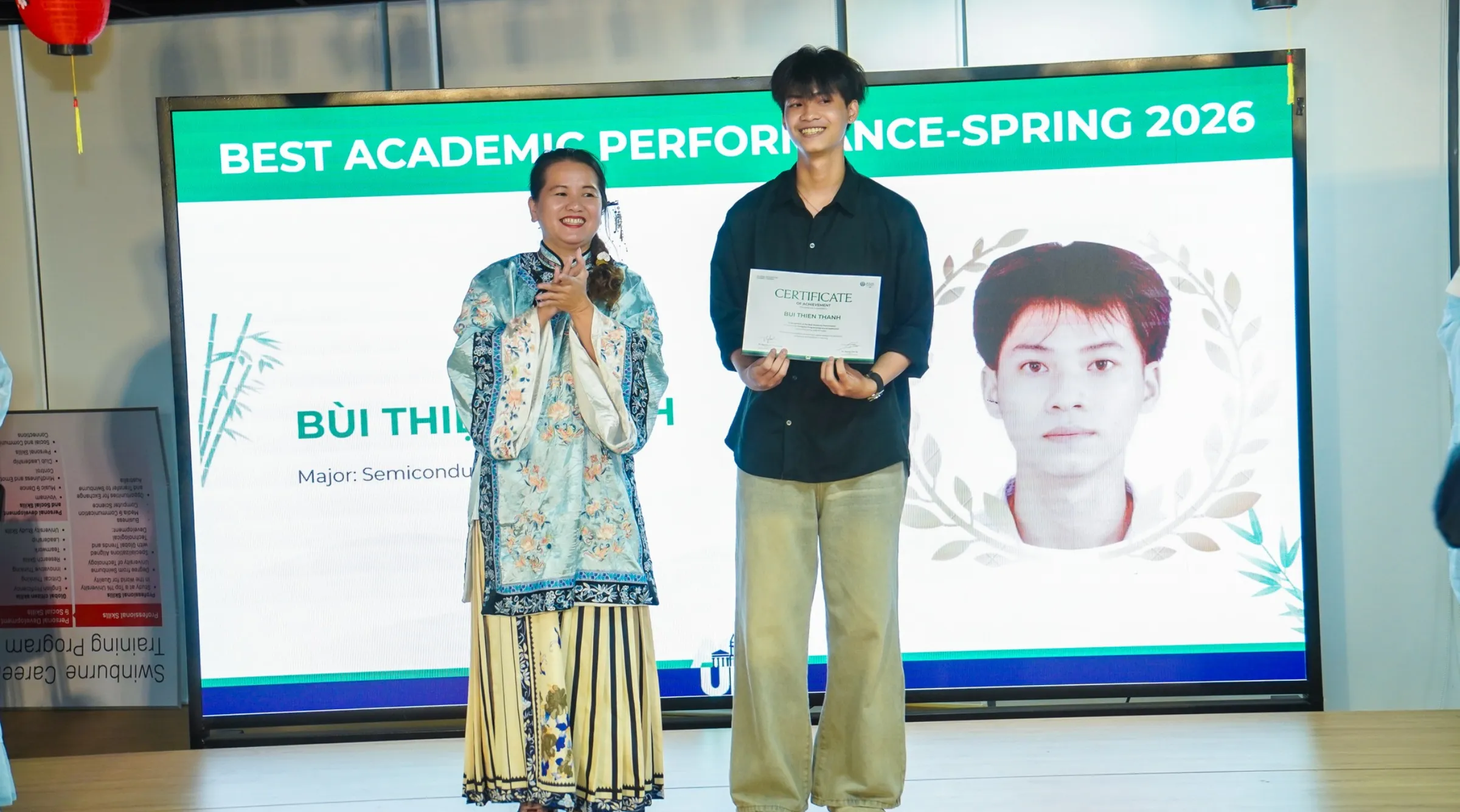 Bùi Thiện Thành - Sinh viên ngành Công nghệ bán dẫn Asia Vietnam (cơ sở TP. HCM) đạt thành tích cao nhất hạng mục "Computer Programming and Artificial Intelligence Application"