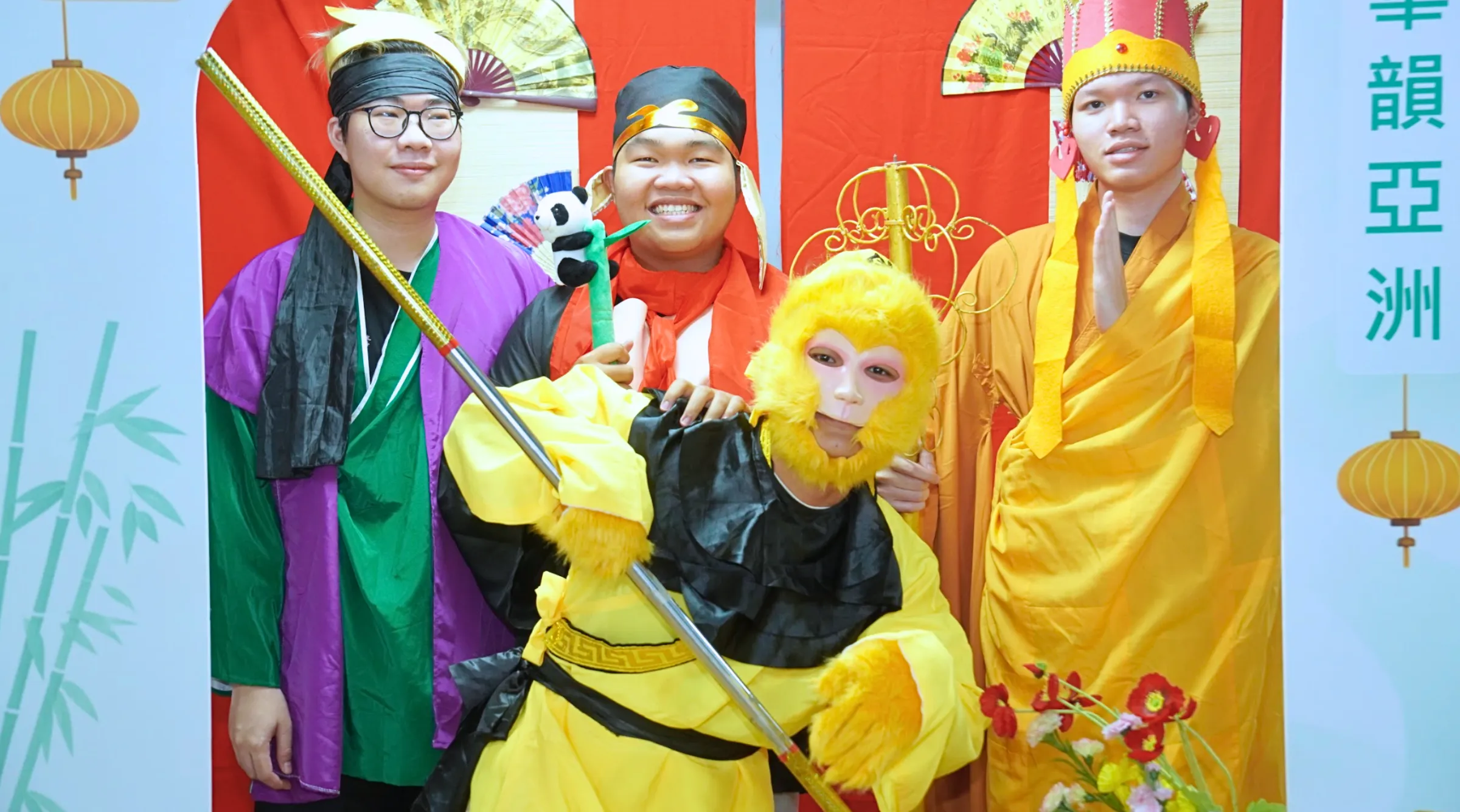 Các thử thách hóa trang, biểu diễn và tái hiện nhân vật văn hóa nhận được sự hưởng ứng của nhiều sinh viên. Từ trang phục truyền thống đến các hình tượng quen thuộc trong văn học và dân gian Trung Hoa, người tham gia có thêm một cách tiếp cận văn hóa sinh động, gần gũi hơn.