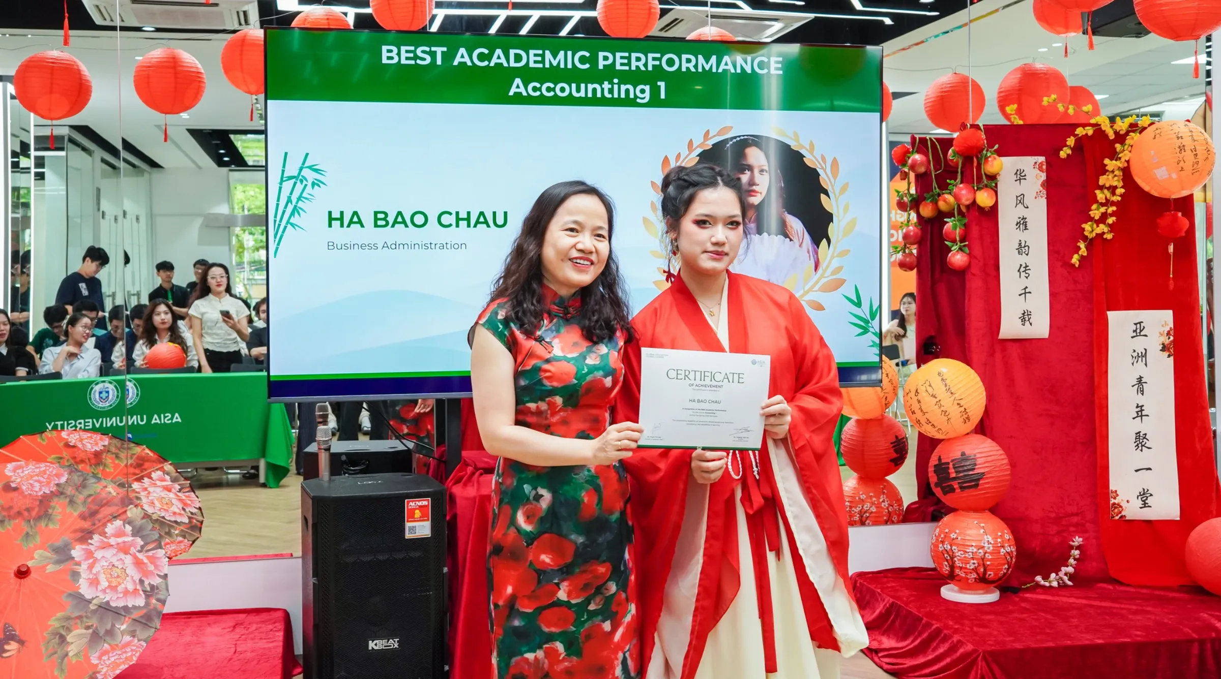 Hà Bảo Châu - Sinh viên ngành Quản trị kinh doanh Asia Vietnam (cơ sở Hà Nội) đạt thành tích cao nhất hạng mục "Economics 1 - Microeconomics" & "Accounting 1"