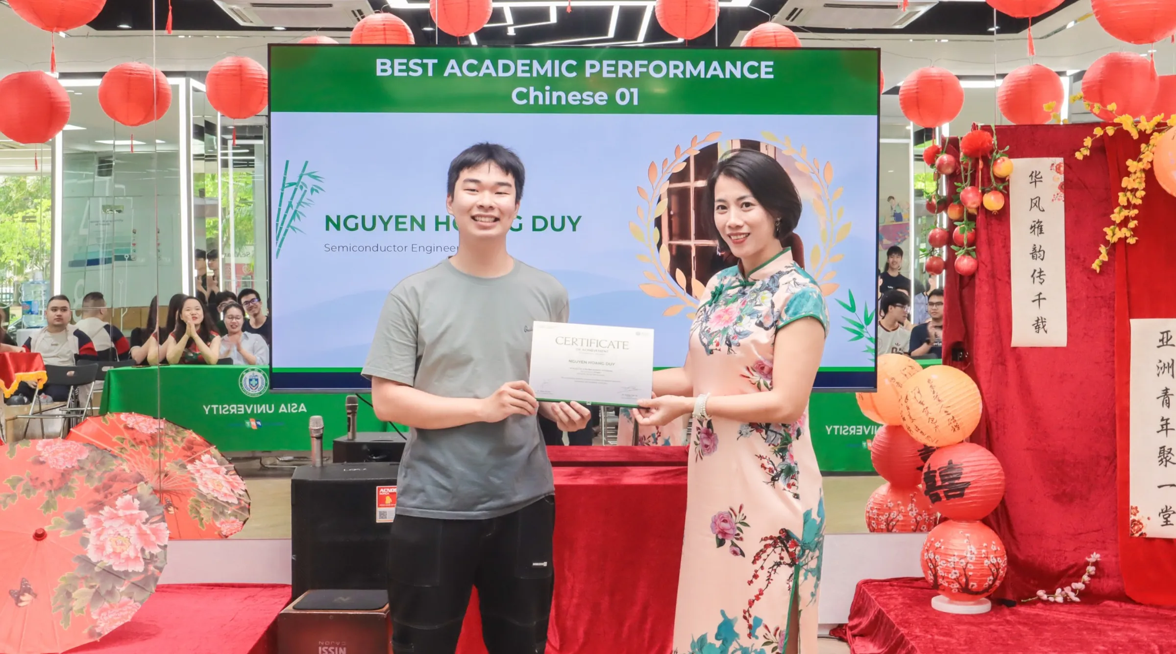 Nguyễn Hoàng Duy - Sinh viên ngành Công nghệ bán dẫn Asia Vietnam (cơ sở Hà Nội) đạt thành tích cao nhất hạng mục "Chinese 1"