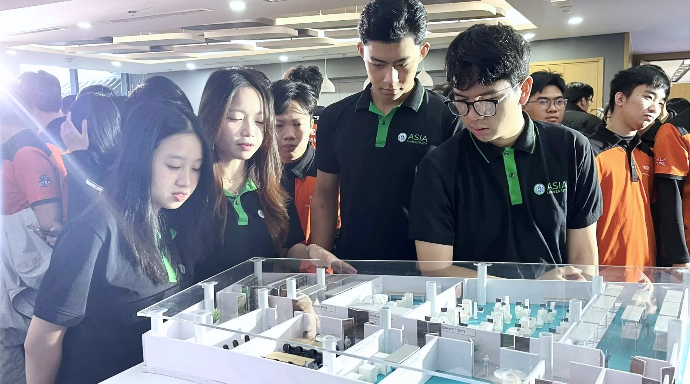 Sinh viên ngành Công nghệ bán dẫn Asia Vietnam được trang bị nền tảng về thiết kế, đóng gói và kiểm thử chip