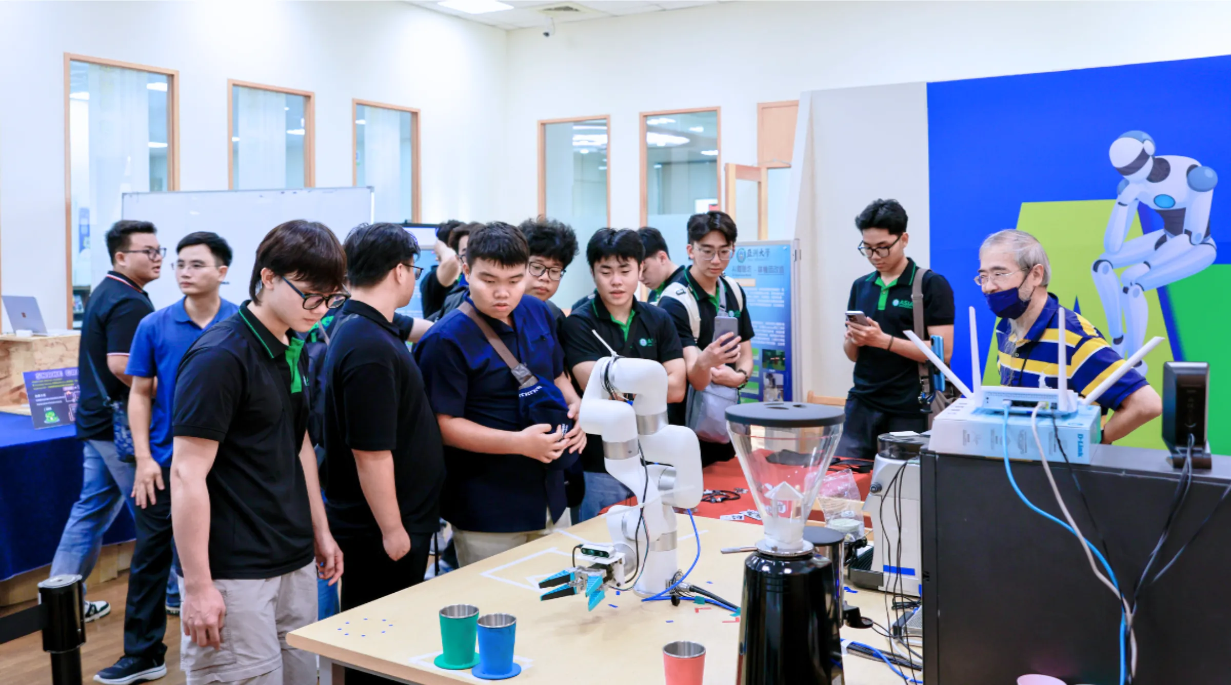 Với mô hình 2 năm tại Việt Nam - 2 năm tại Đài Loan, sinh viên trực tiếp tiếp cận phòng thí nghiệm hiện đại, hệ sinh thái công nghệ và kinh doanh quốc tế