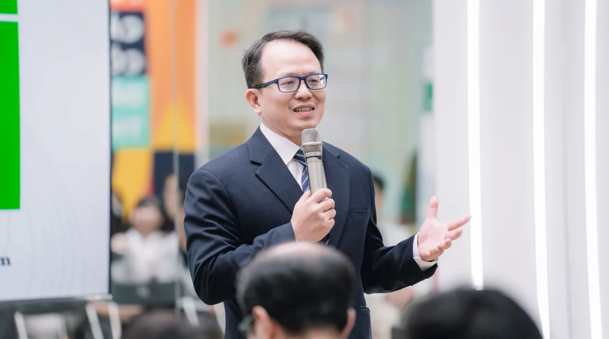 TS. David Hoang nhấn mạnh vai trò của tư duy quản trị kinh doanh số trong việc giúp sinh viên bắt nhịp với môi trường kinh doanh đang thay đổi nhanh.