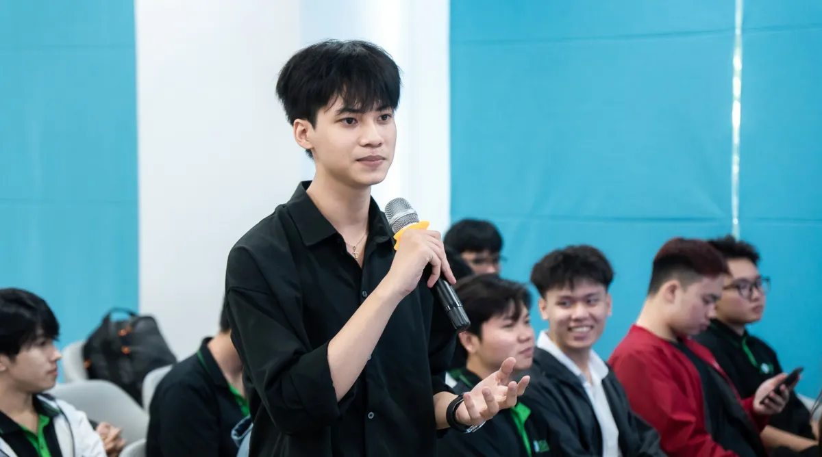 Trong bối cảnh AI ngày càng tham gia sâu vào quy trình làm việc, lợi thế của nhân sự quản trị kinh doanh nằm ở khả năng hiểu con người, biết sử dụng dữ liệu, phối hợp với AI và đưa ra quyết định có trách nhiệm trong môi trường kinh doanh thay đổi nhanh.