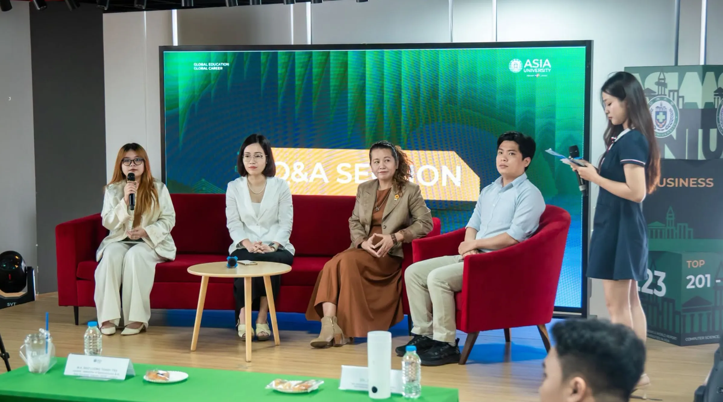 Phụ huynh, học sinh tìm lời giải cho lựa chọn đại học tại “Asia University Vietnam Next Gen Day”