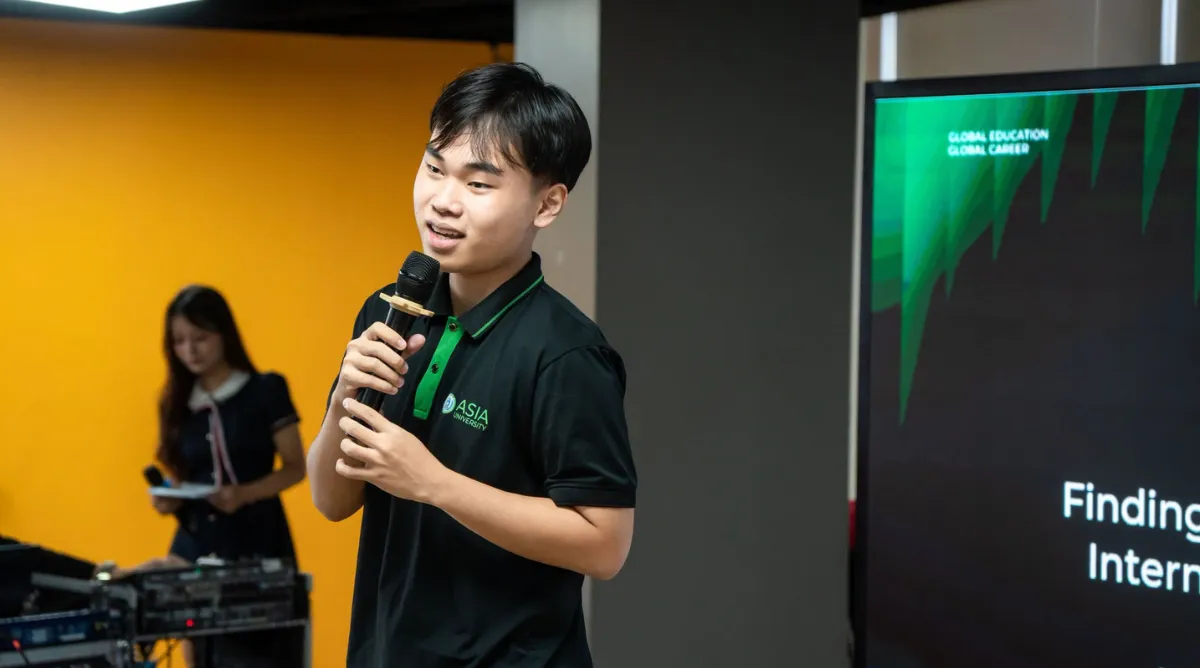 Câu chuyện trưởng thành của Phạm Trung Hiếu mang đến nhiều góc nhìn thực tế cho phụ huynh và học sinh tại Info Day "Asia University Vietnam Next Gen Day".