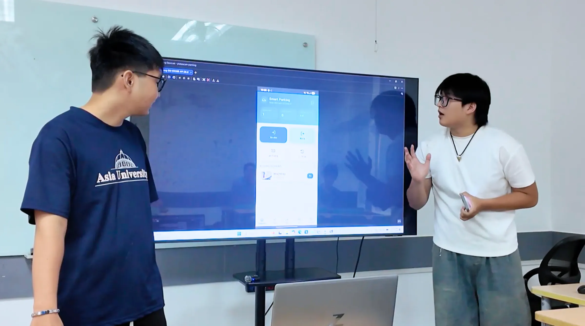 Sinh viên Asia Vietnam thử nghiệm dự án “Smart Parking”, nhận diện biển số bằng trí tuệ nhân tạo