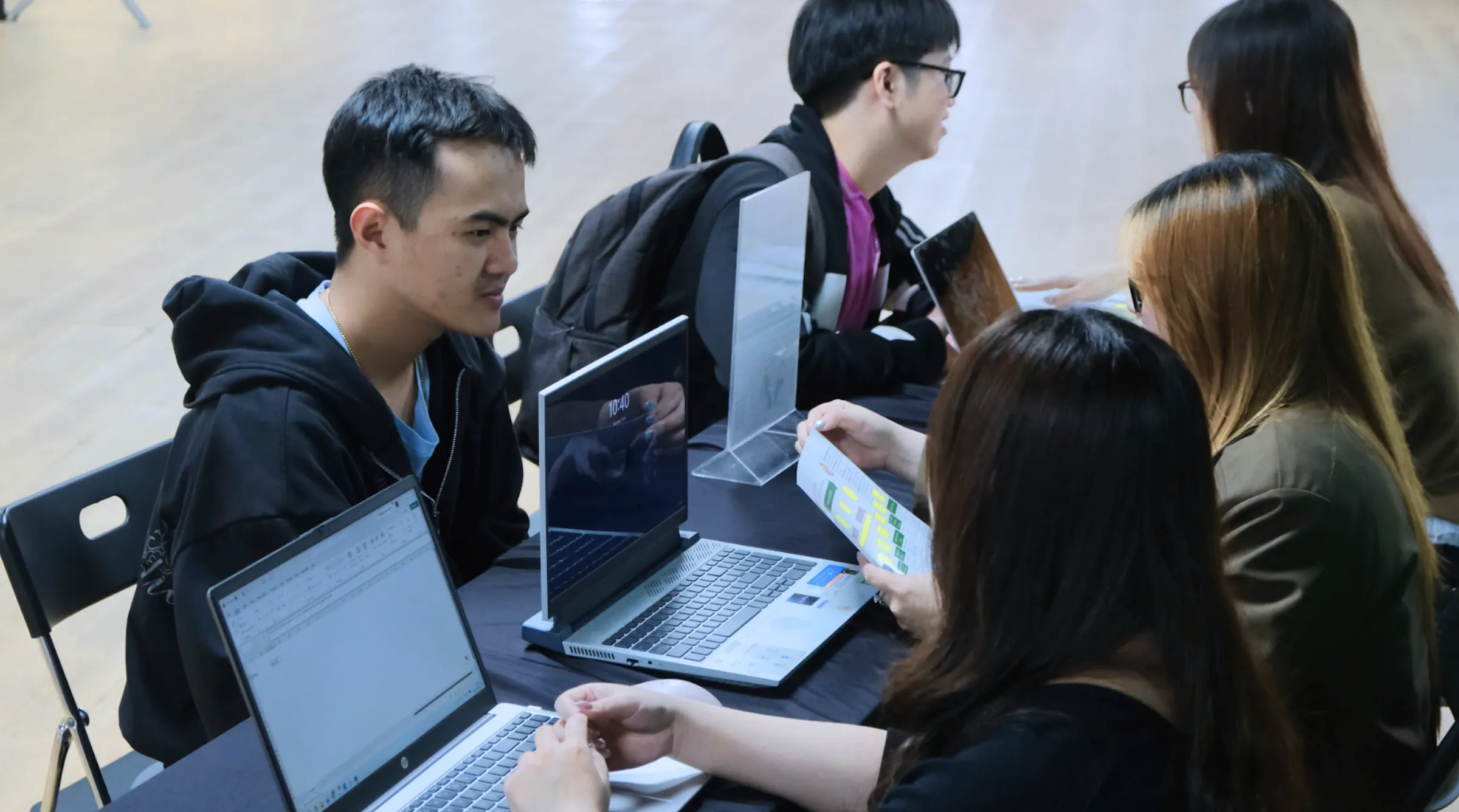 Một vài hình ảnh đẹp tại hoạt động “1:1 Career Orientation Summer 2026” của Asia Vietnam
