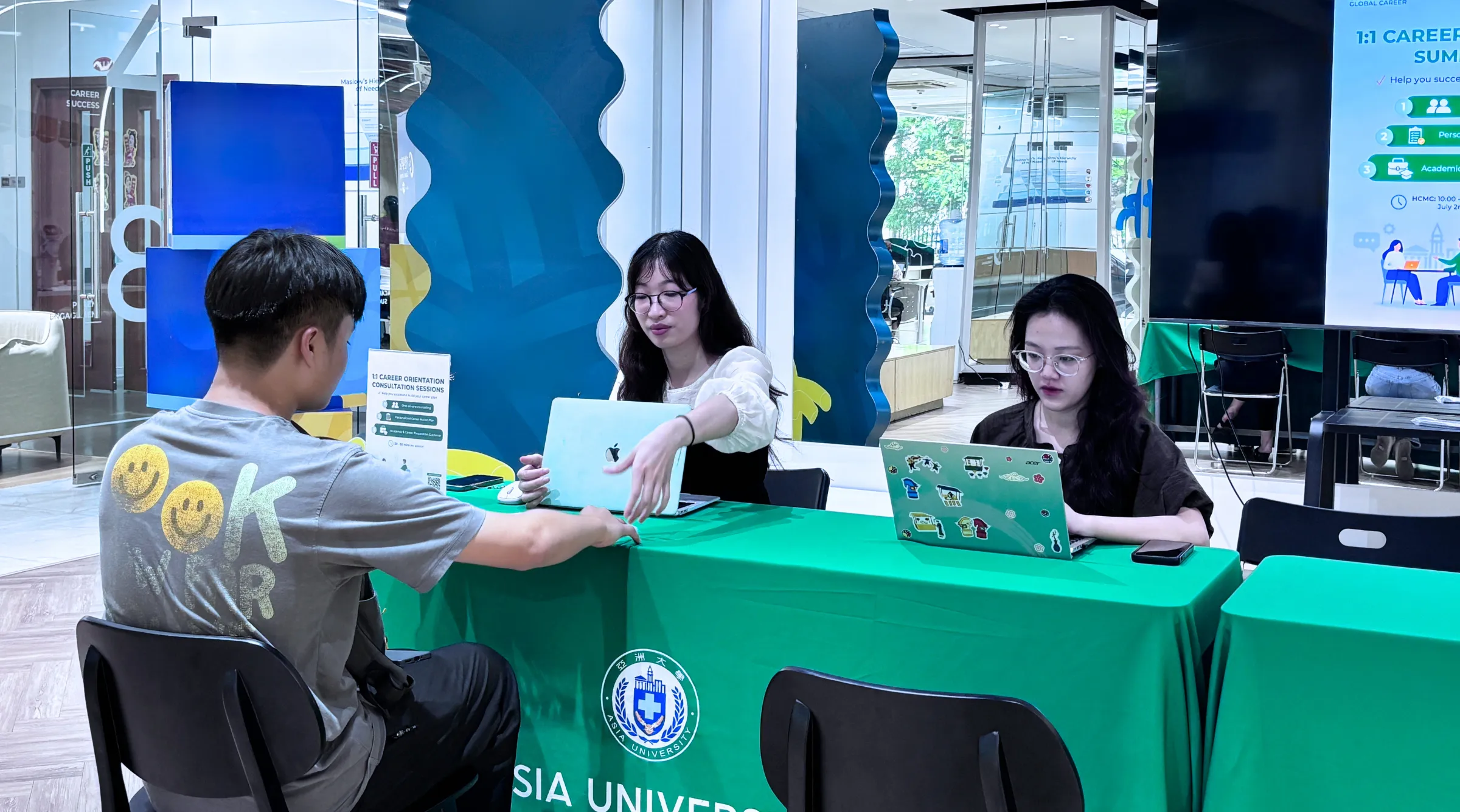 Một vài hình ảnh đẹp tại hoạt động “1:1 Career Orientation Summer 2026” của Asia Vietnam